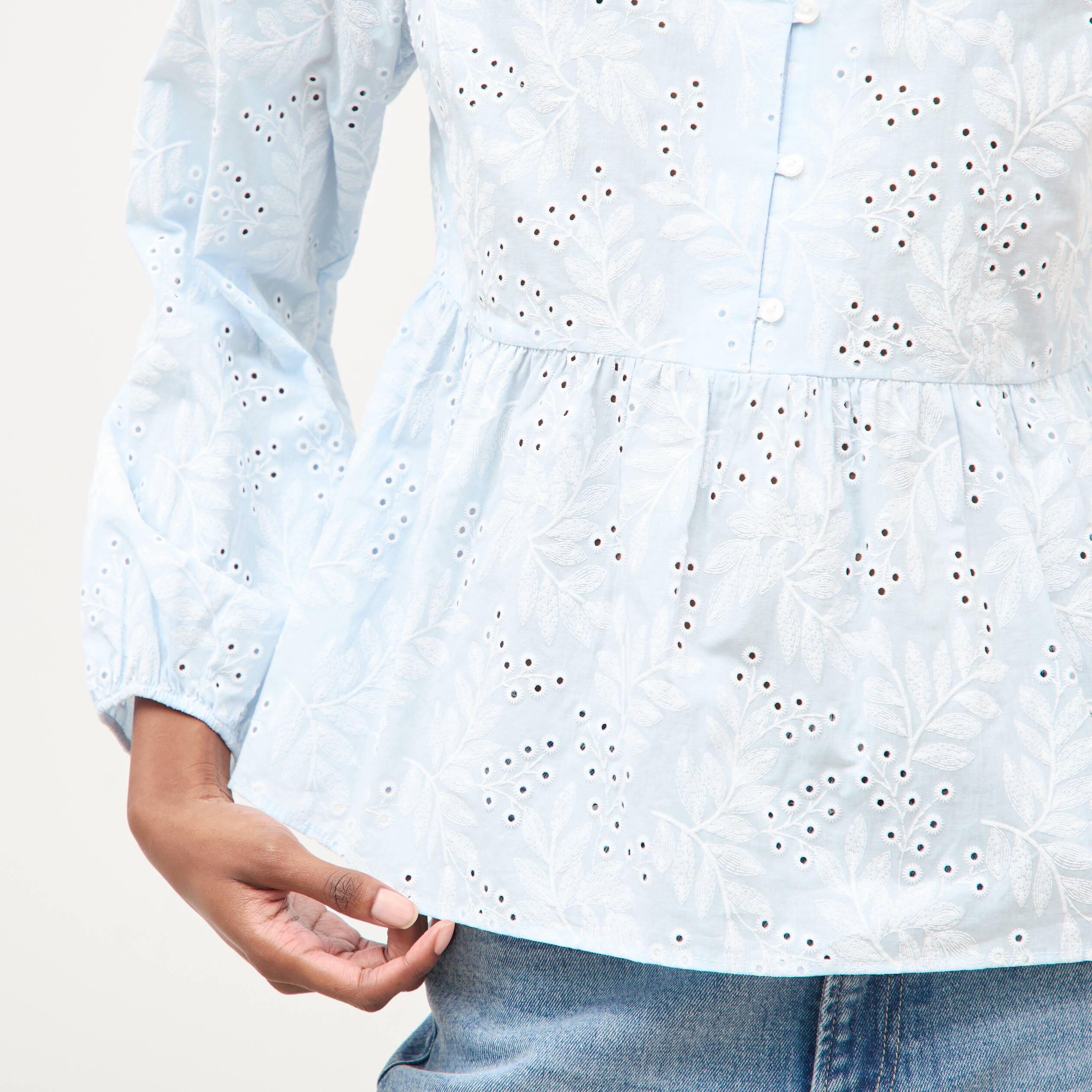 Chemise col v manches longues en coton blanc femme