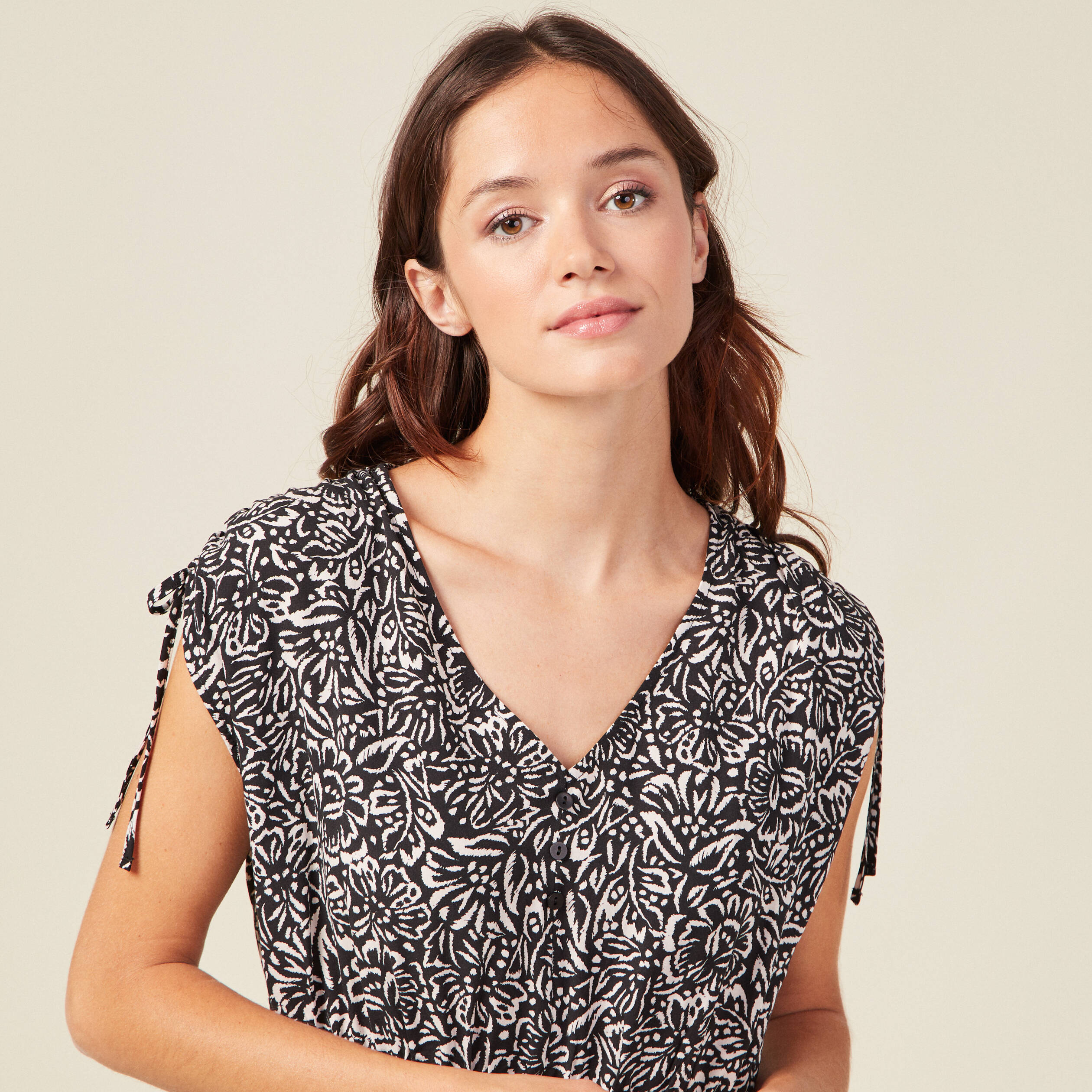 robe droite fluide col en v noir femme Robe droite fluide col en V noir femme