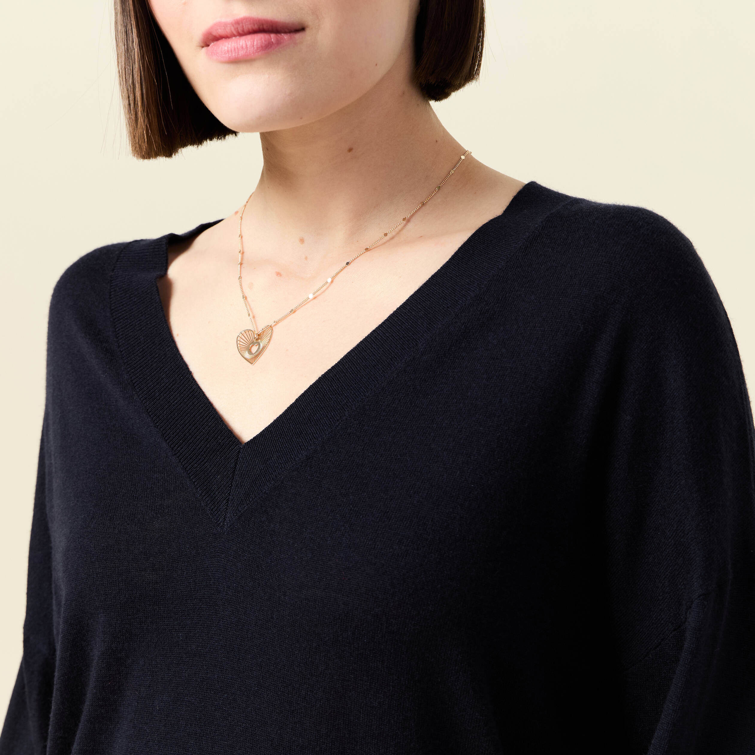 pull fin col v manches longues bleu fonce femme Pull fin col V manches longues bleu foncé femme