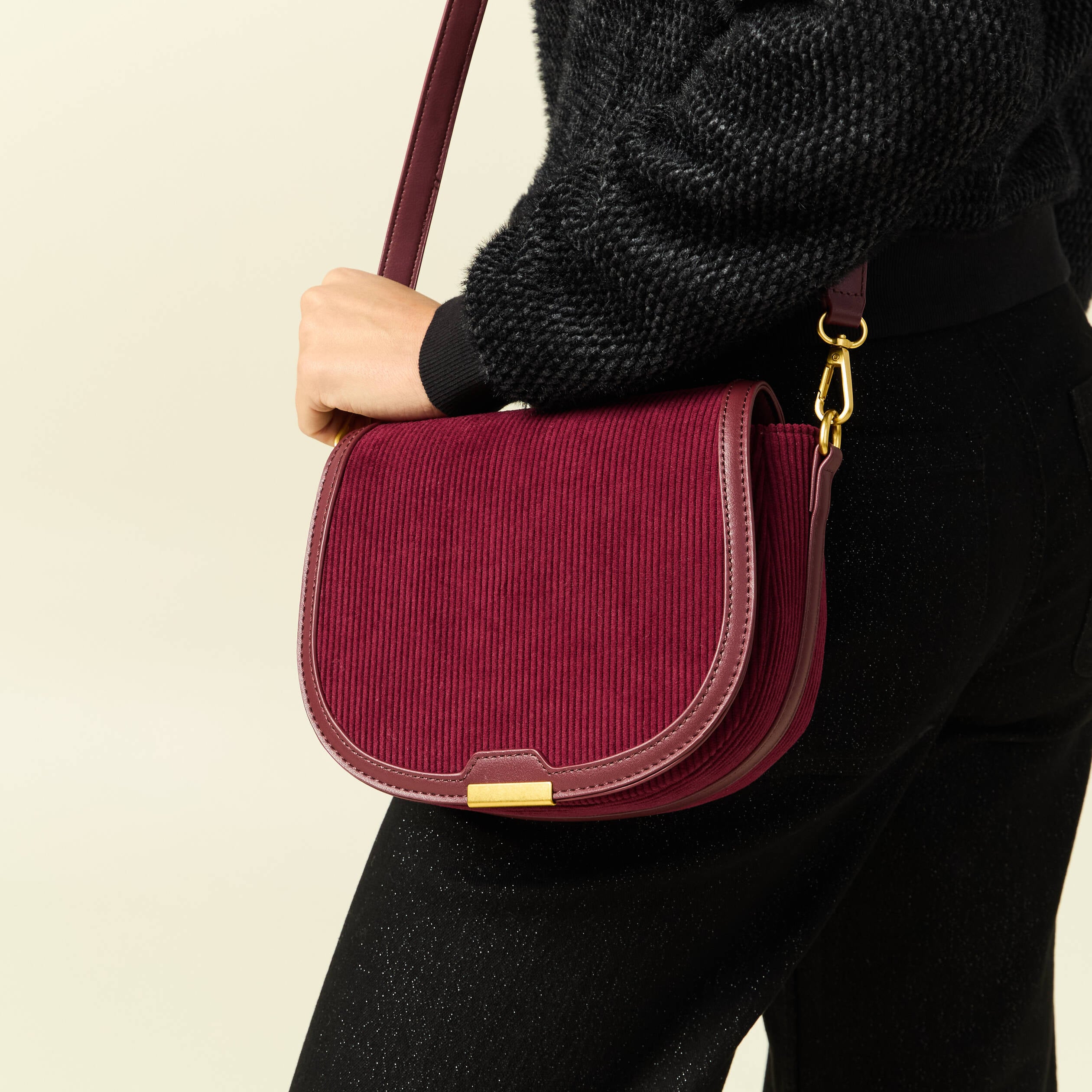 Sac bandouli&egrave;re en velours doubl&eacute; bordeaux femme