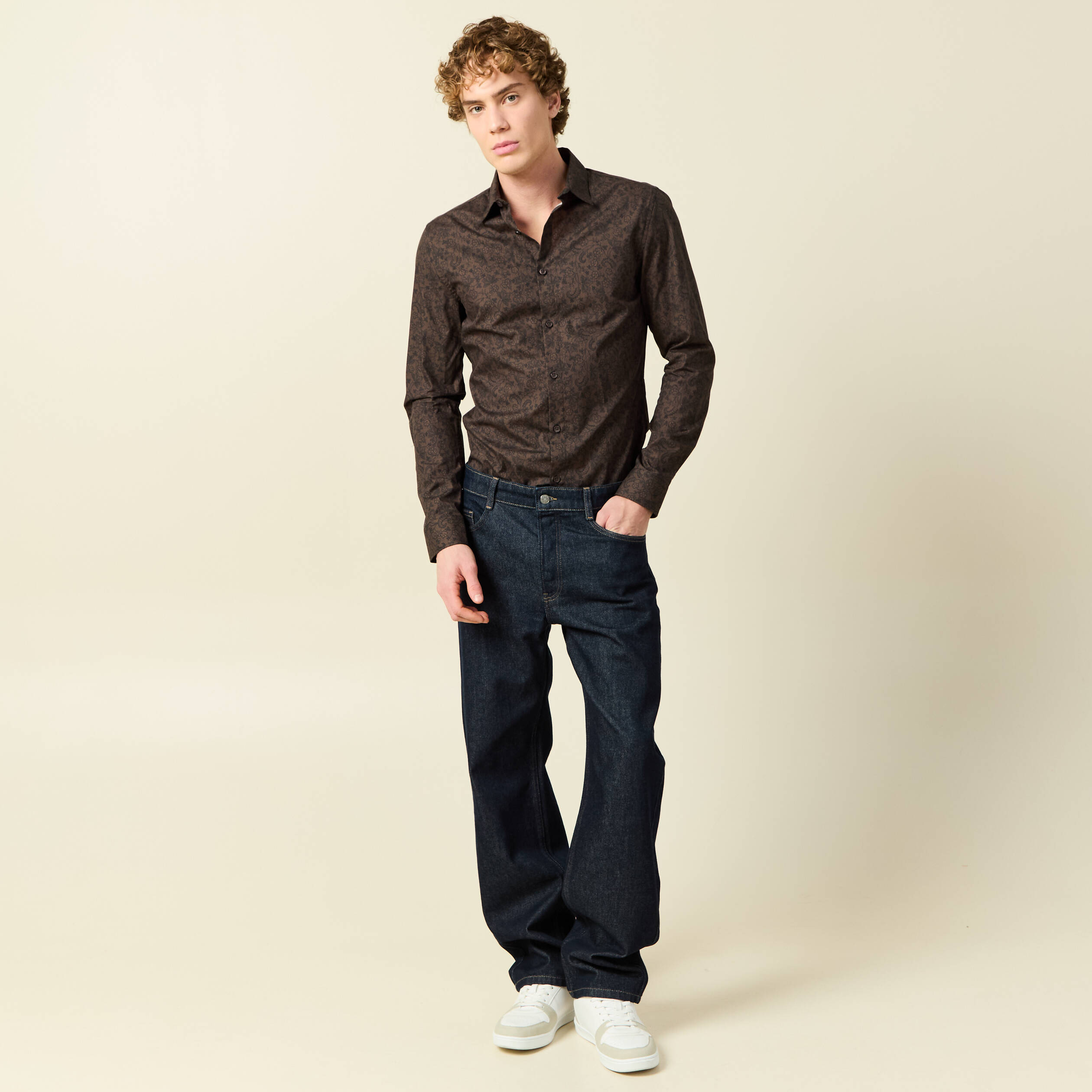Chemise cintr&eacute;e manches longues en coton noir homme