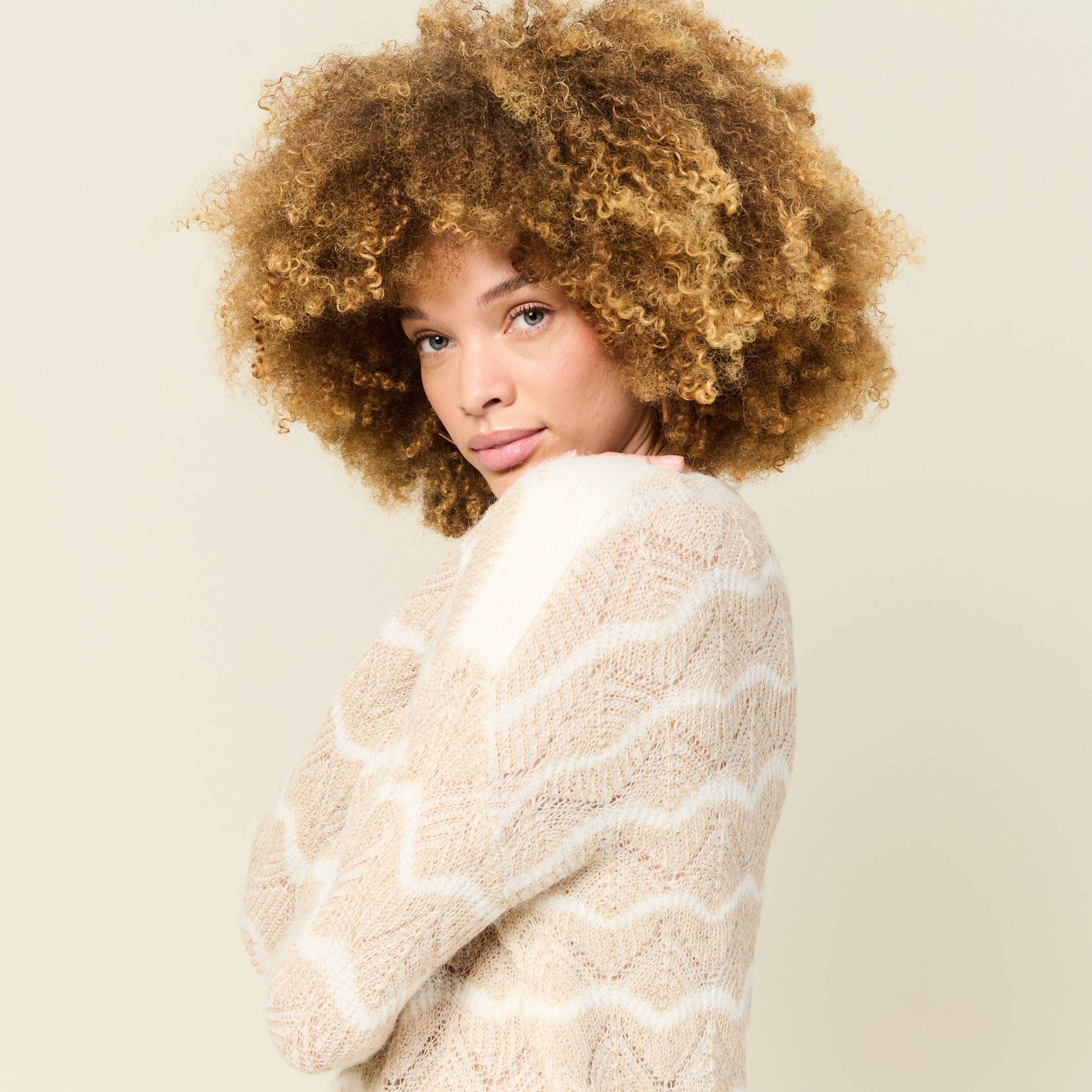 Pull manches longues ajour&eacute; creme femme