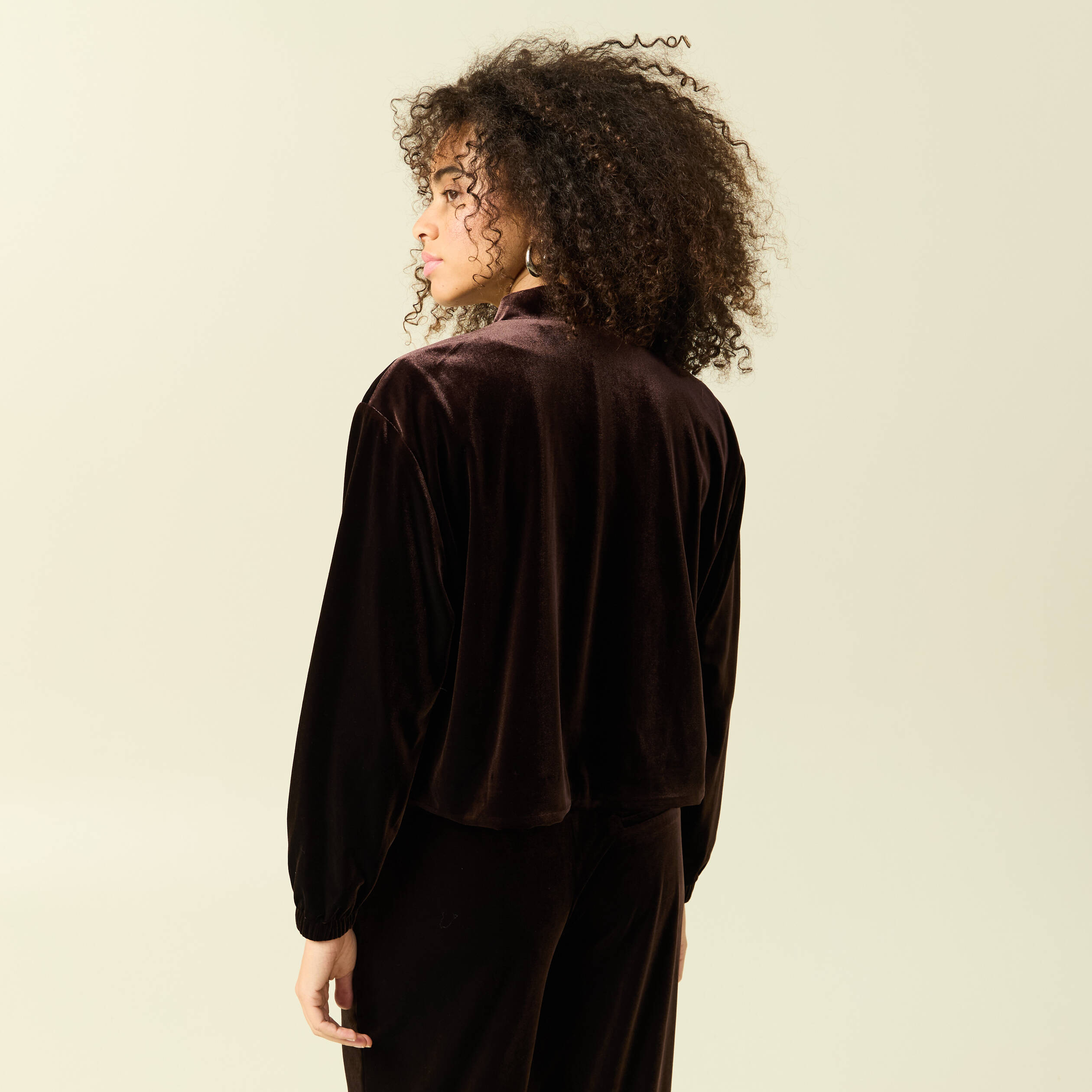 Gilet court droit en velours doubl&eacute; marron fonc&eacute; femme