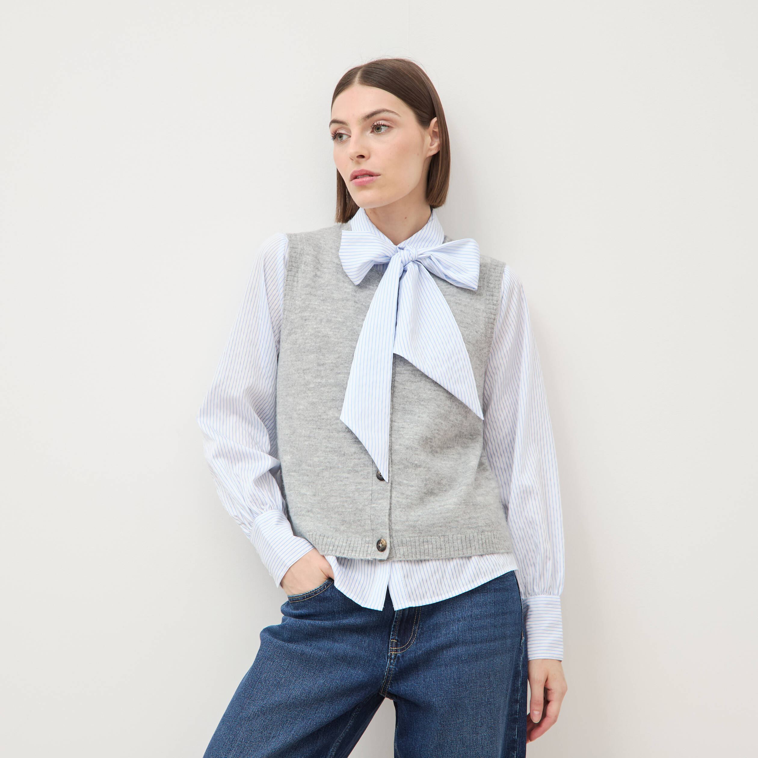 Pull droit court sans manches col rond gris femme