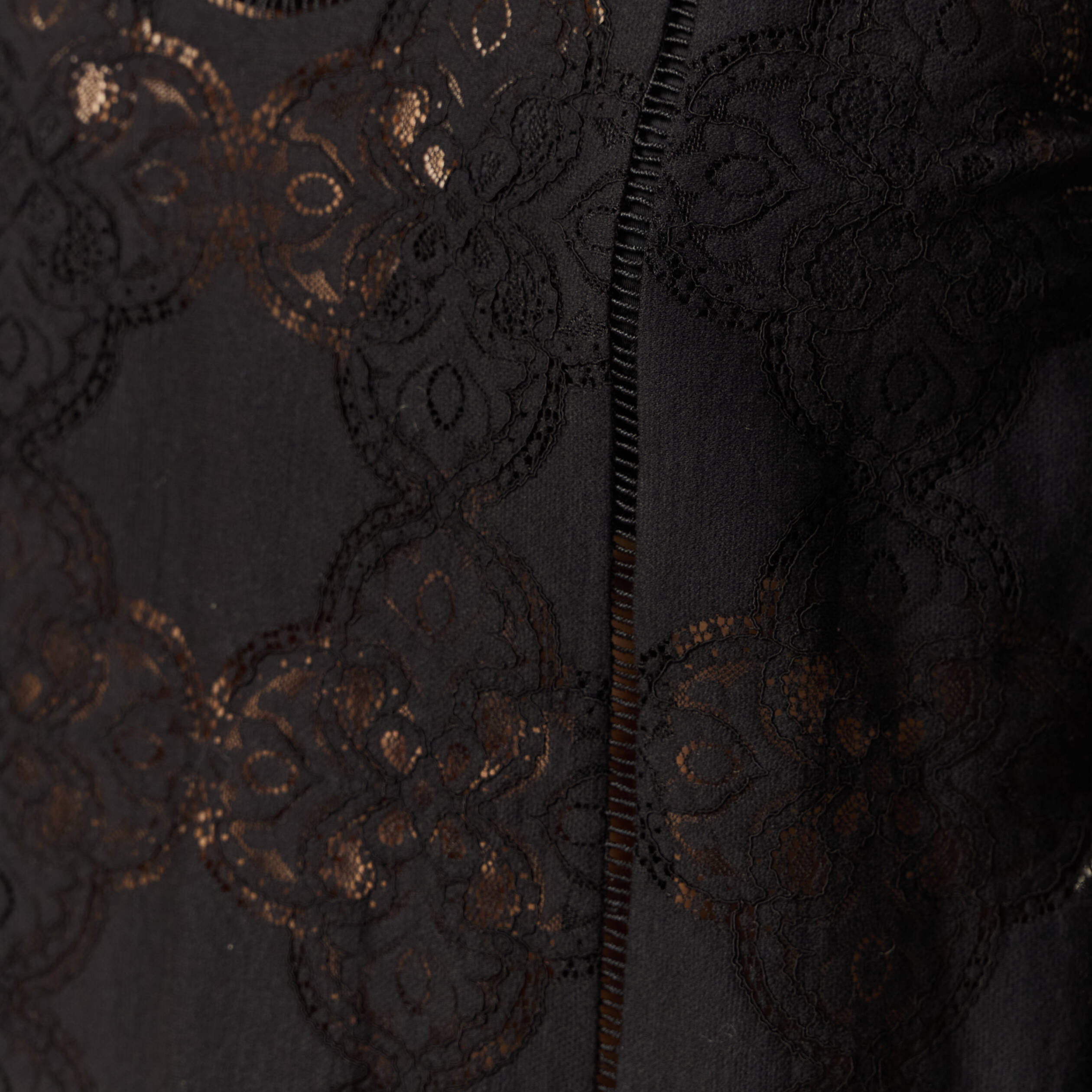 Blouse cintr&eacute;e dentelle manches longues noir femme