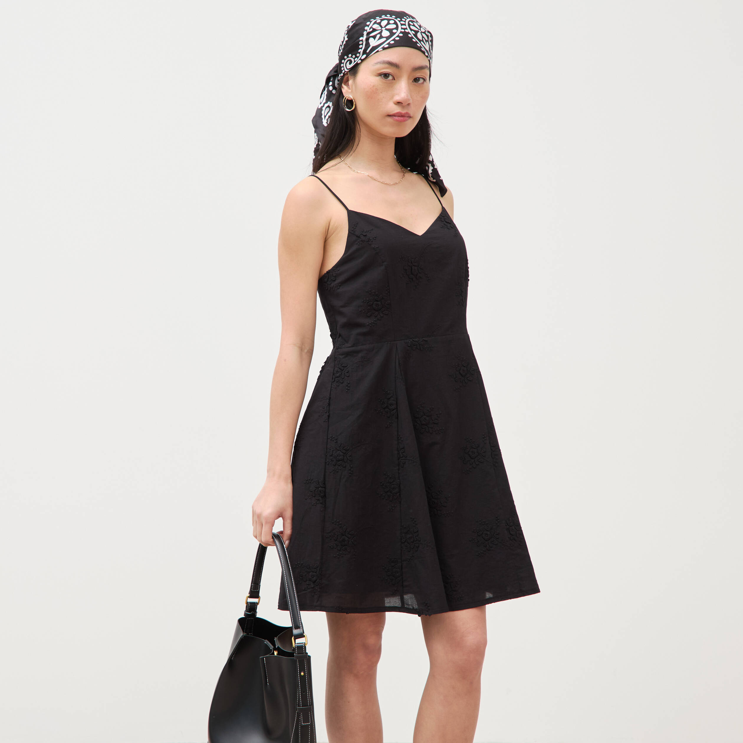 Robe col c&oelig;ur &agrave; bretelles en coton noir femme