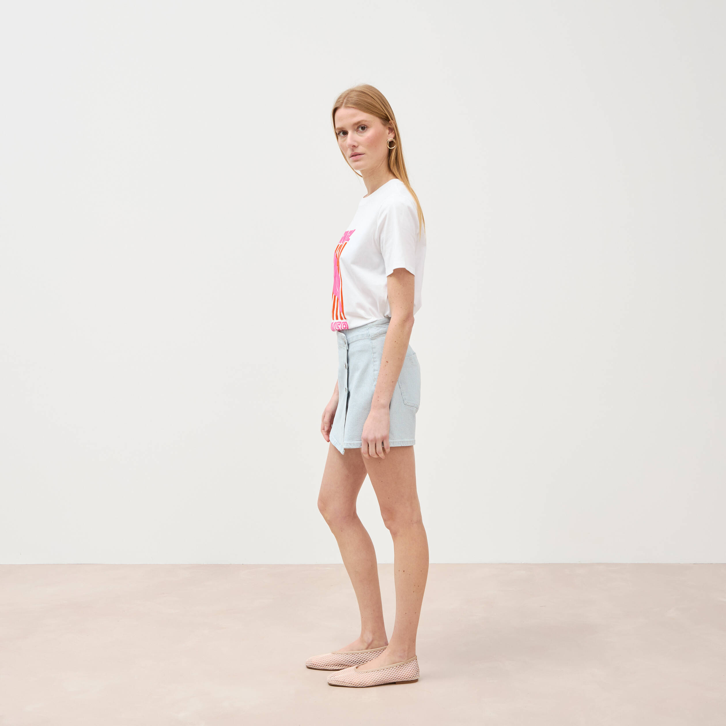 Jupe-short taille haute en jeans denim bleach femme