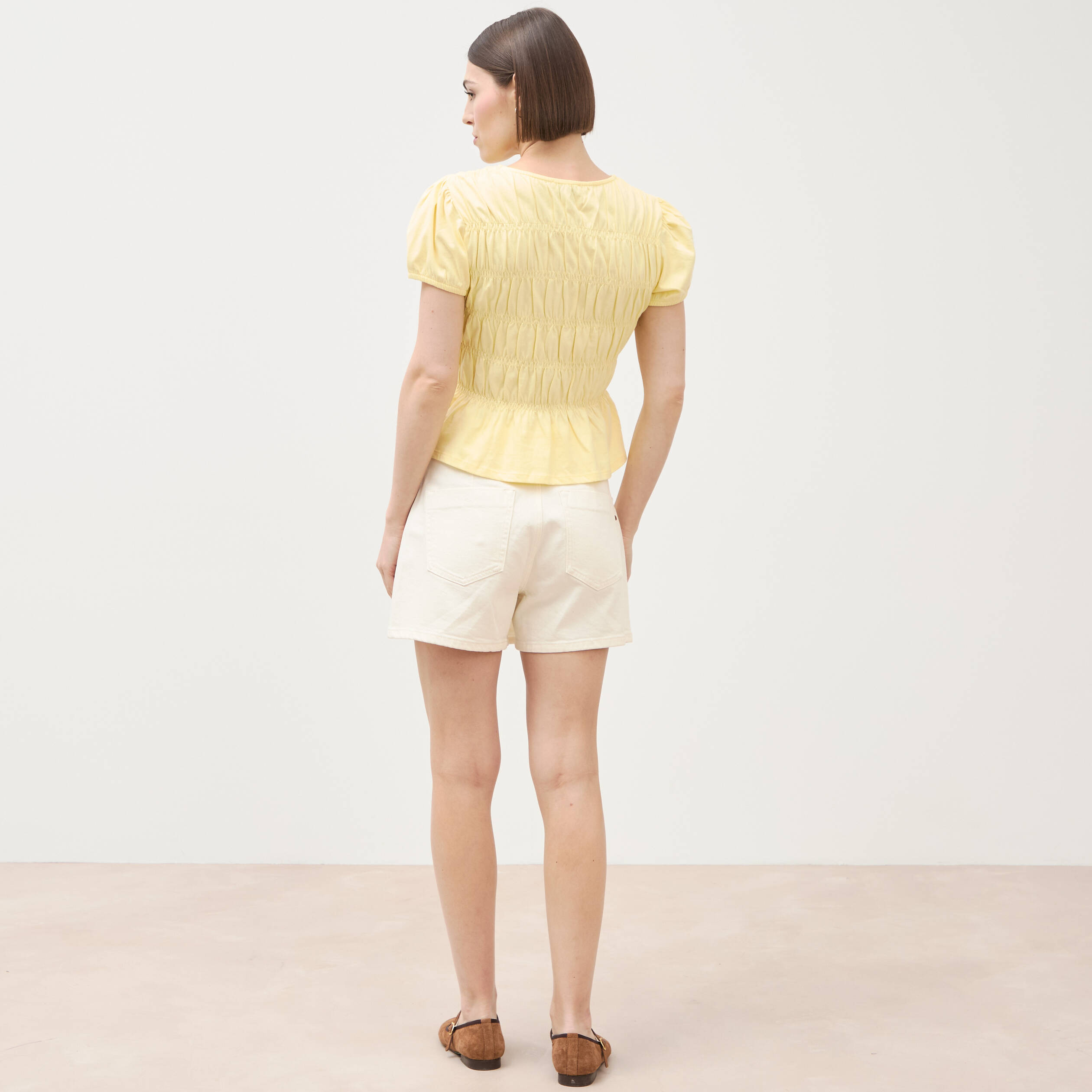 T-shirt fronc&eacute; col rond manches courtes jaune pastel femme