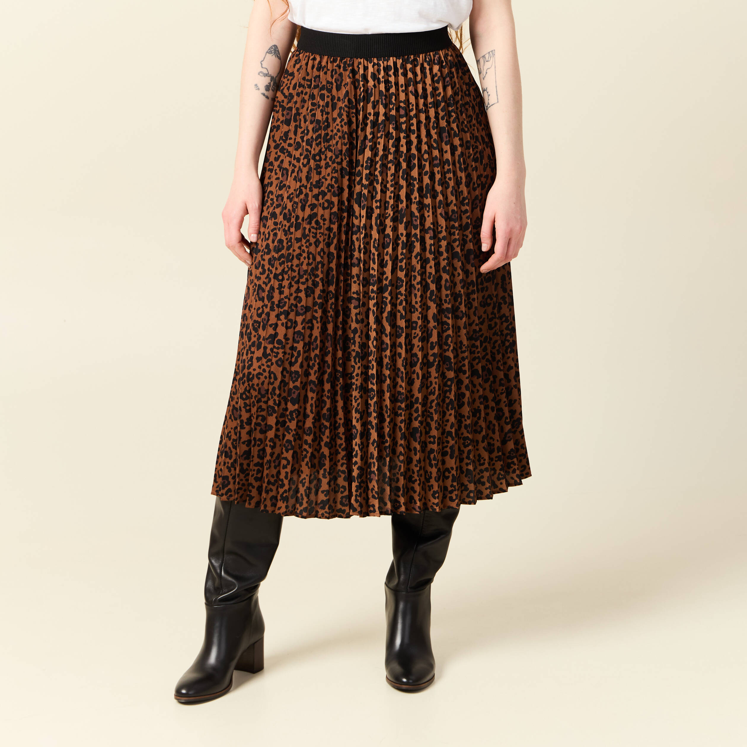 jupe longue droite plissee marron fonce femme Jupe longue droite plissée marron foncé femme
