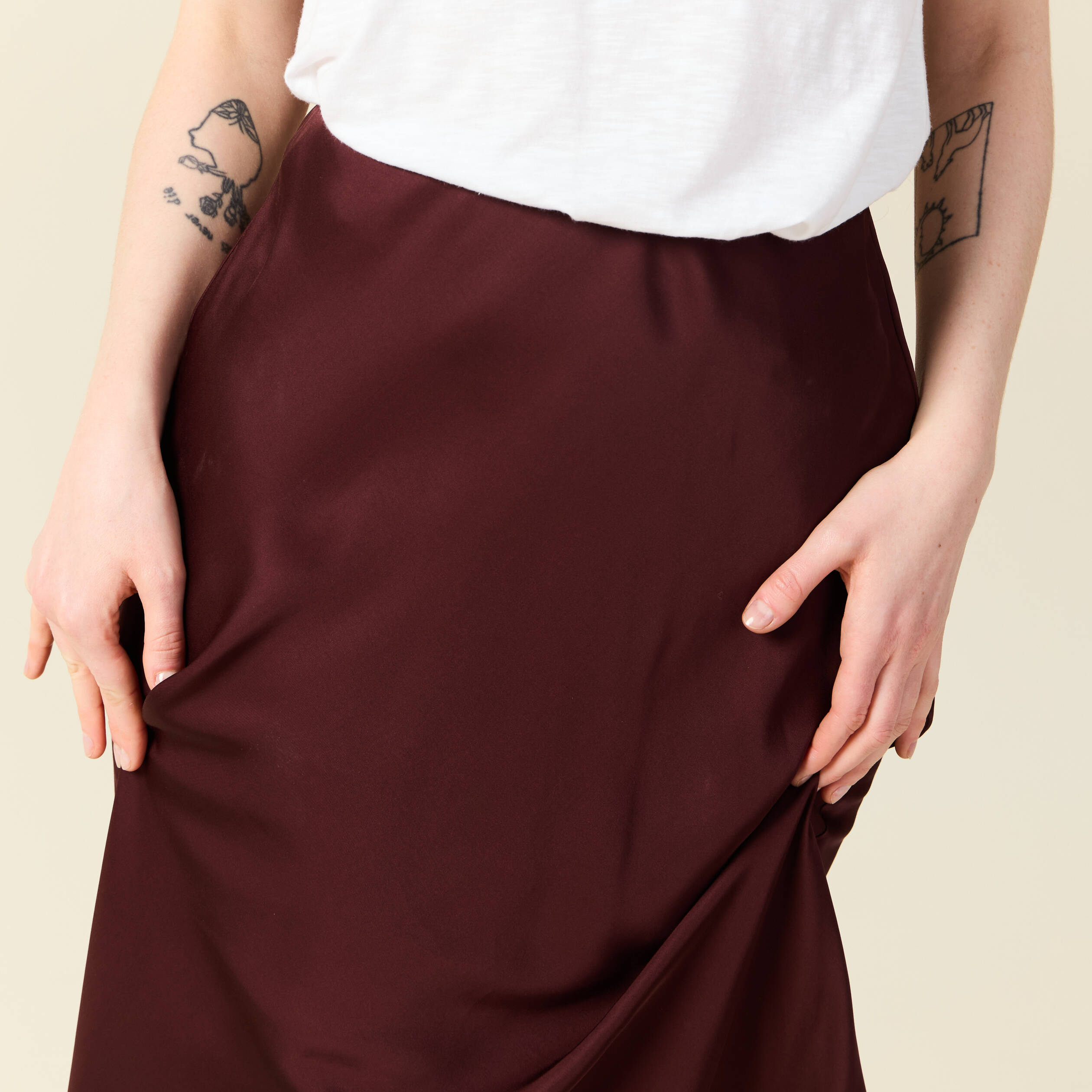 jupe longue droite satin bordeaux femme Jupe longue droite satin bordeaux femme