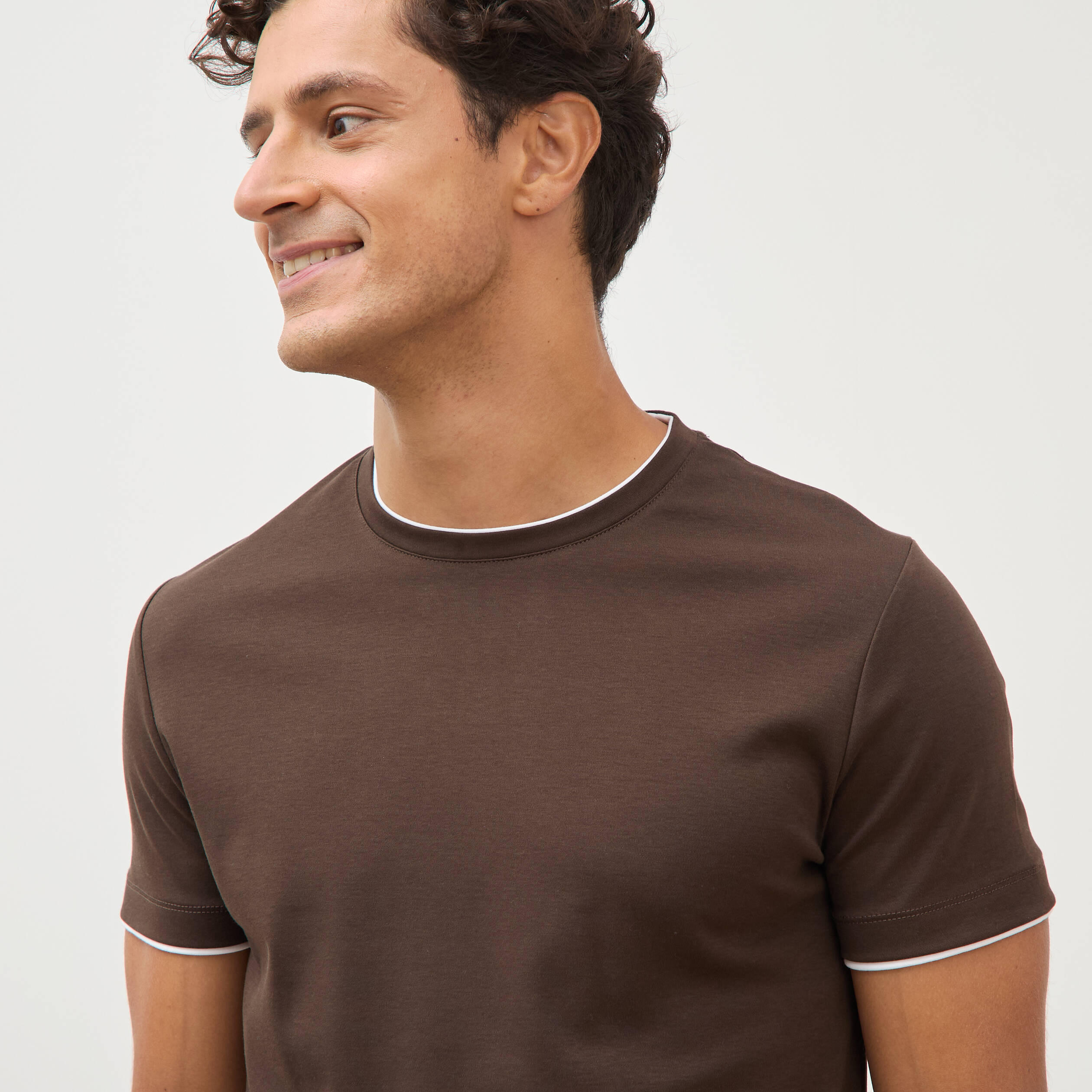 T-shirt droit col rond manches courtes marron homme