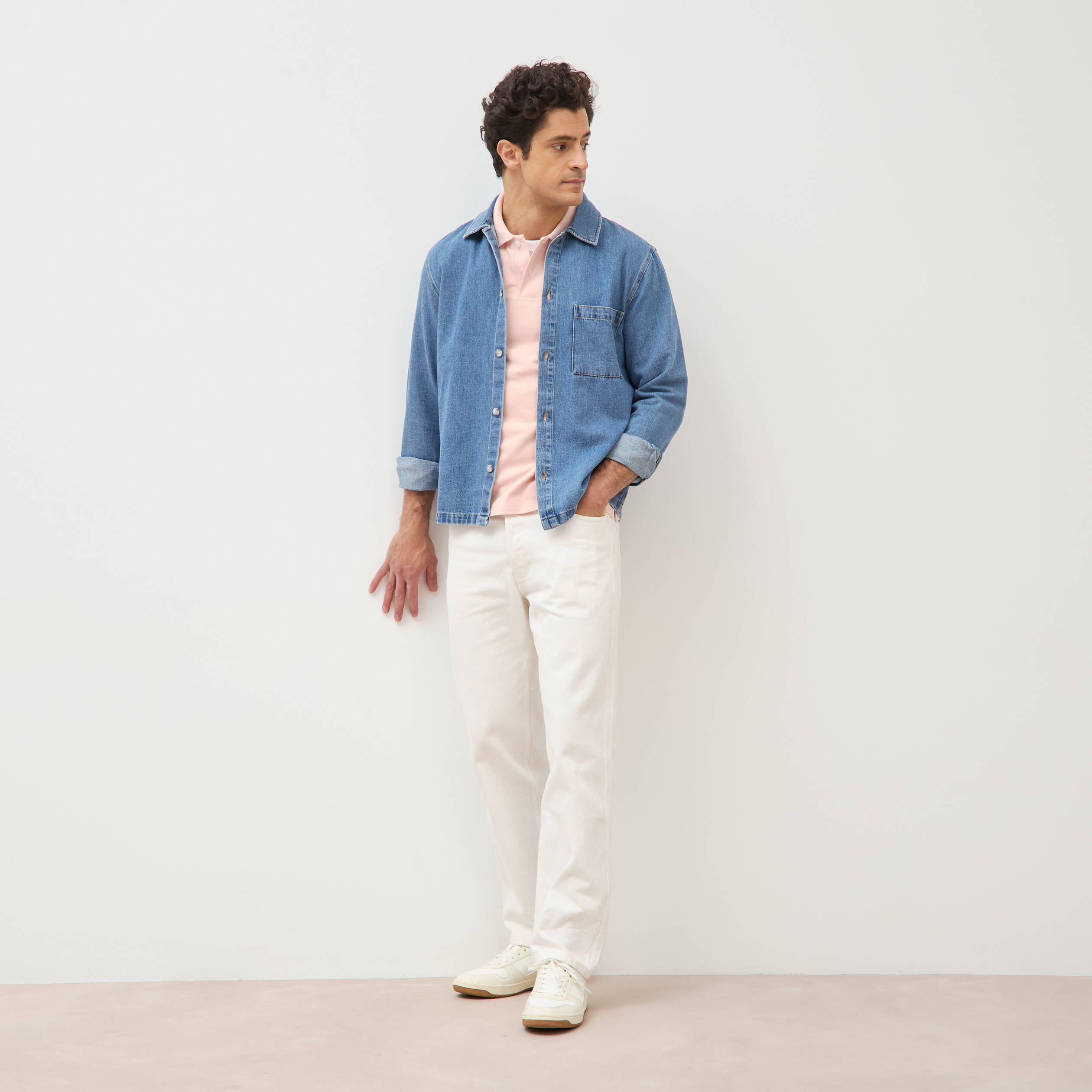 Polo cintr&eacute; en coton manches courtes rose poudr&eacute;e homme