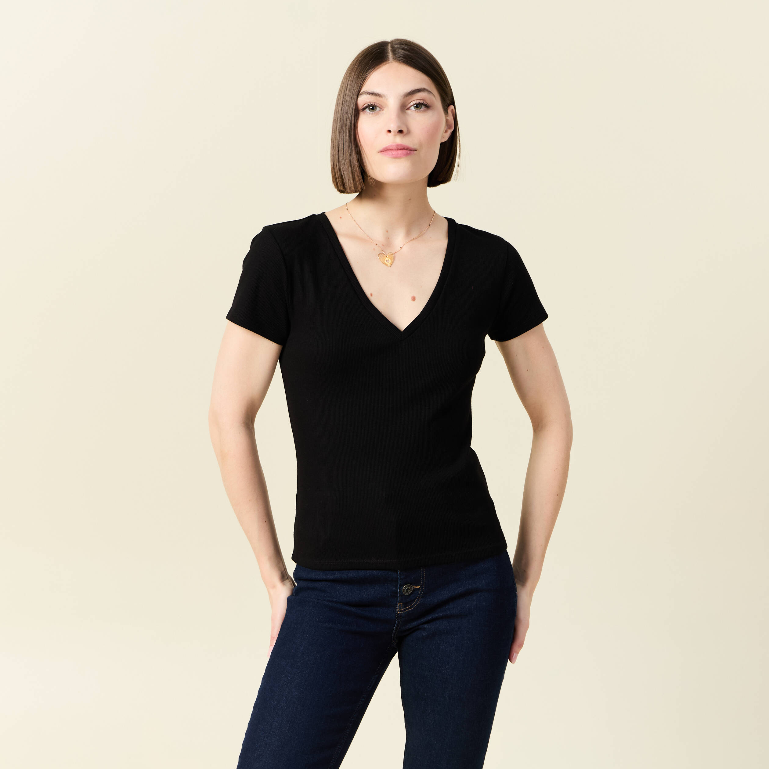 t shirt ajuste col v manches courtes noir femme T-shirt ajusté col V manches courtes noir femme