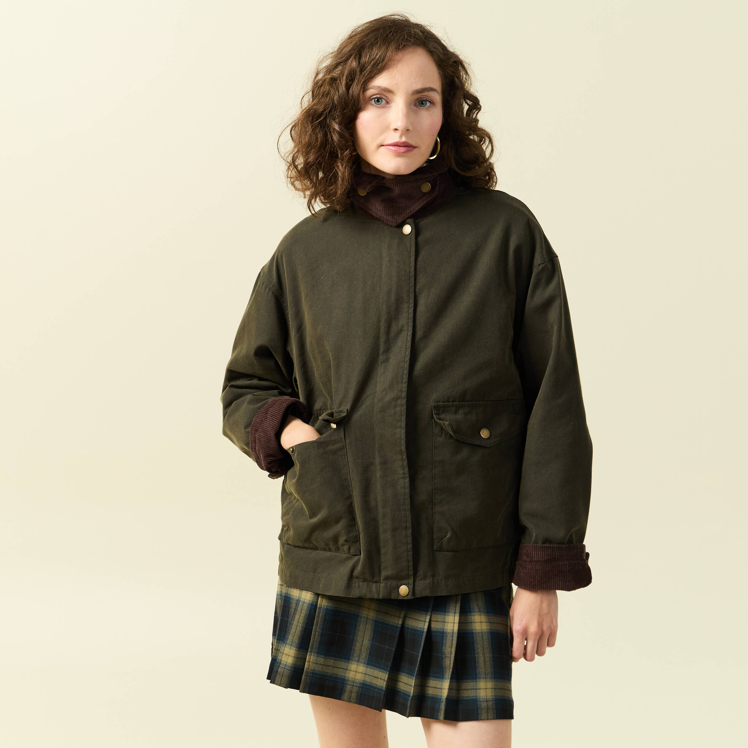 Parka oversize courte col classique vert kaki femme