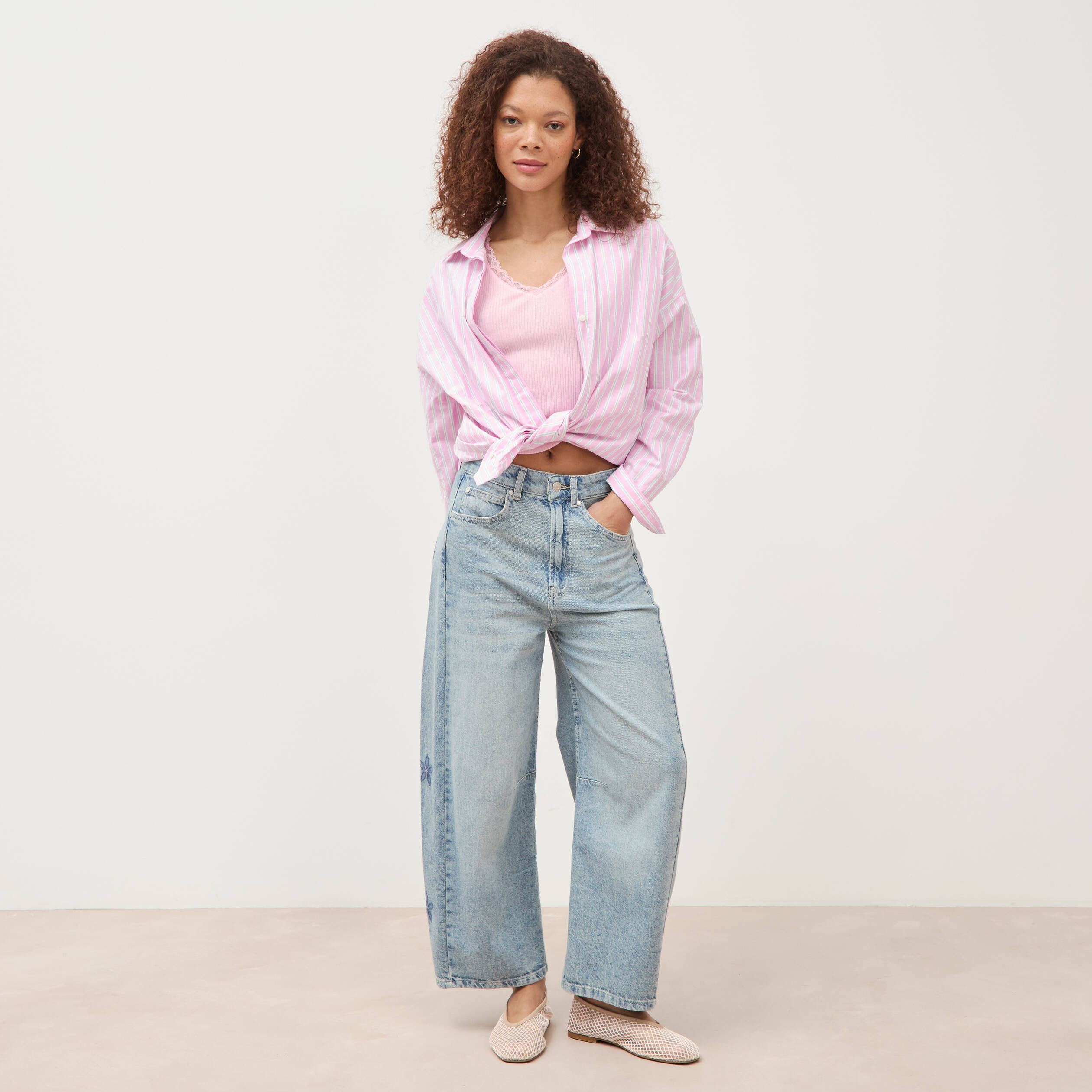 D&eacute;bardeur col v bretelles dentelle rose clair femme