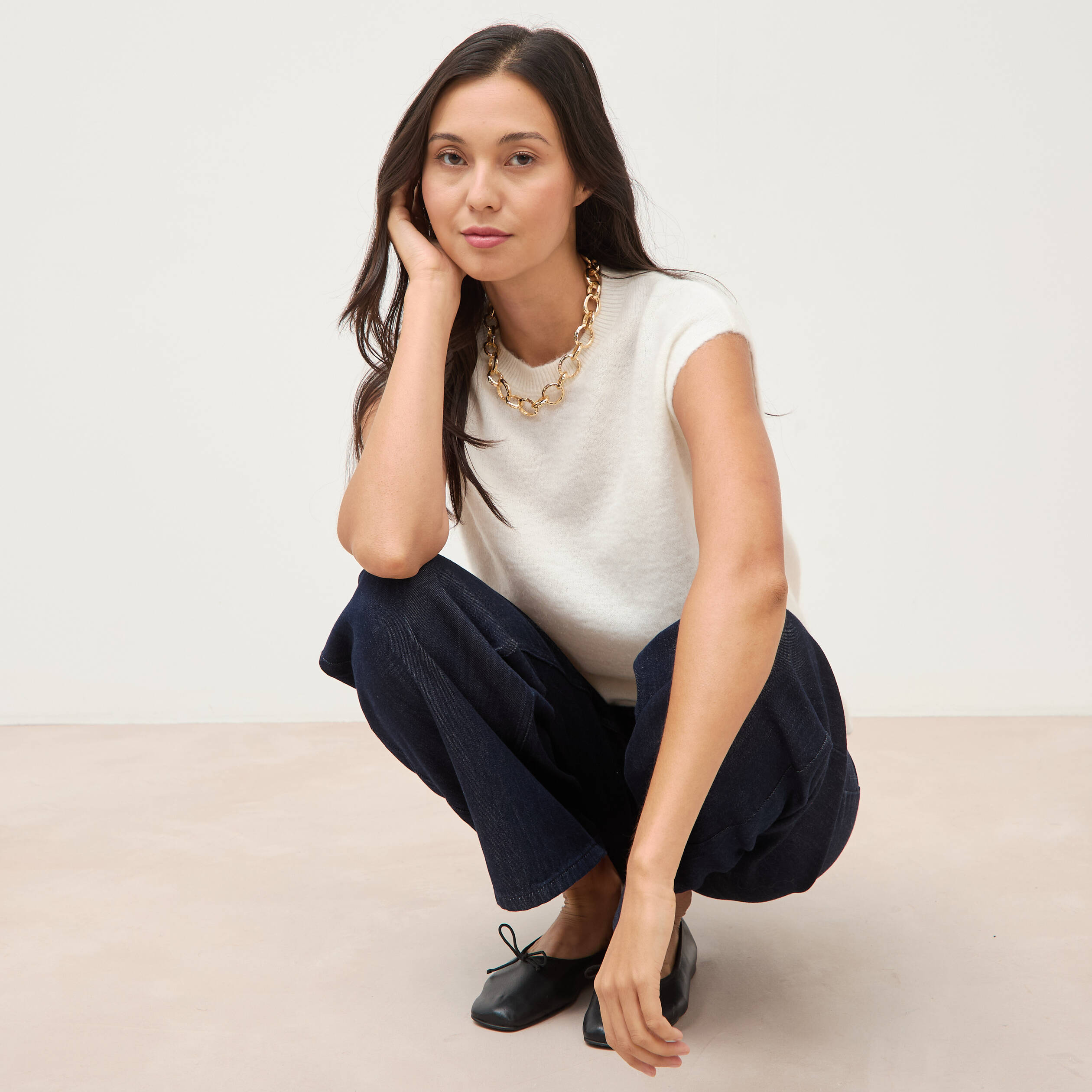 Pull droit court sans manches col rond ecru femme