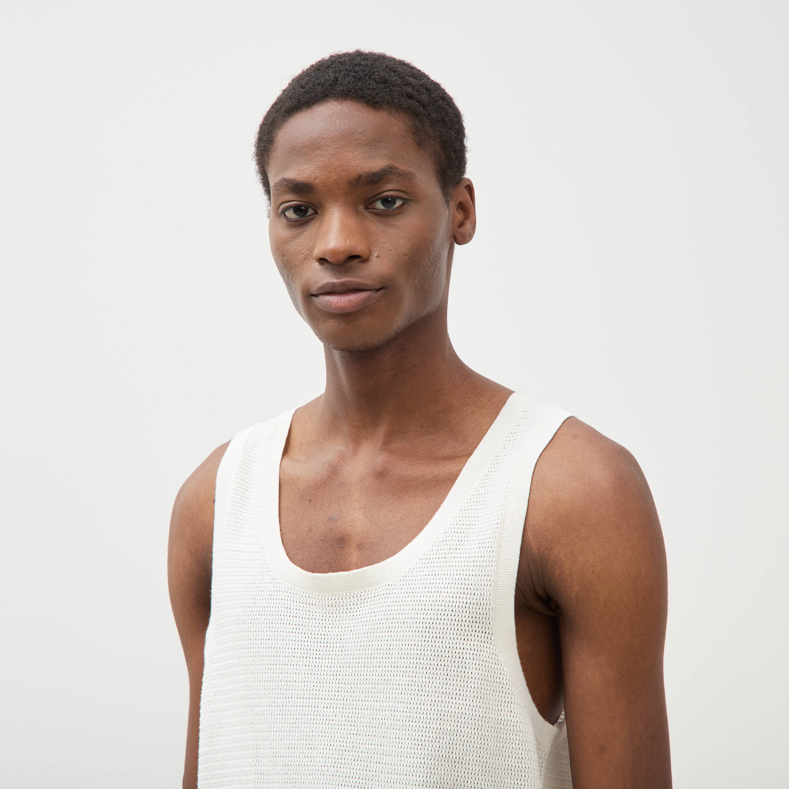 D&eacute;bardeur col rond en coton ecru homme