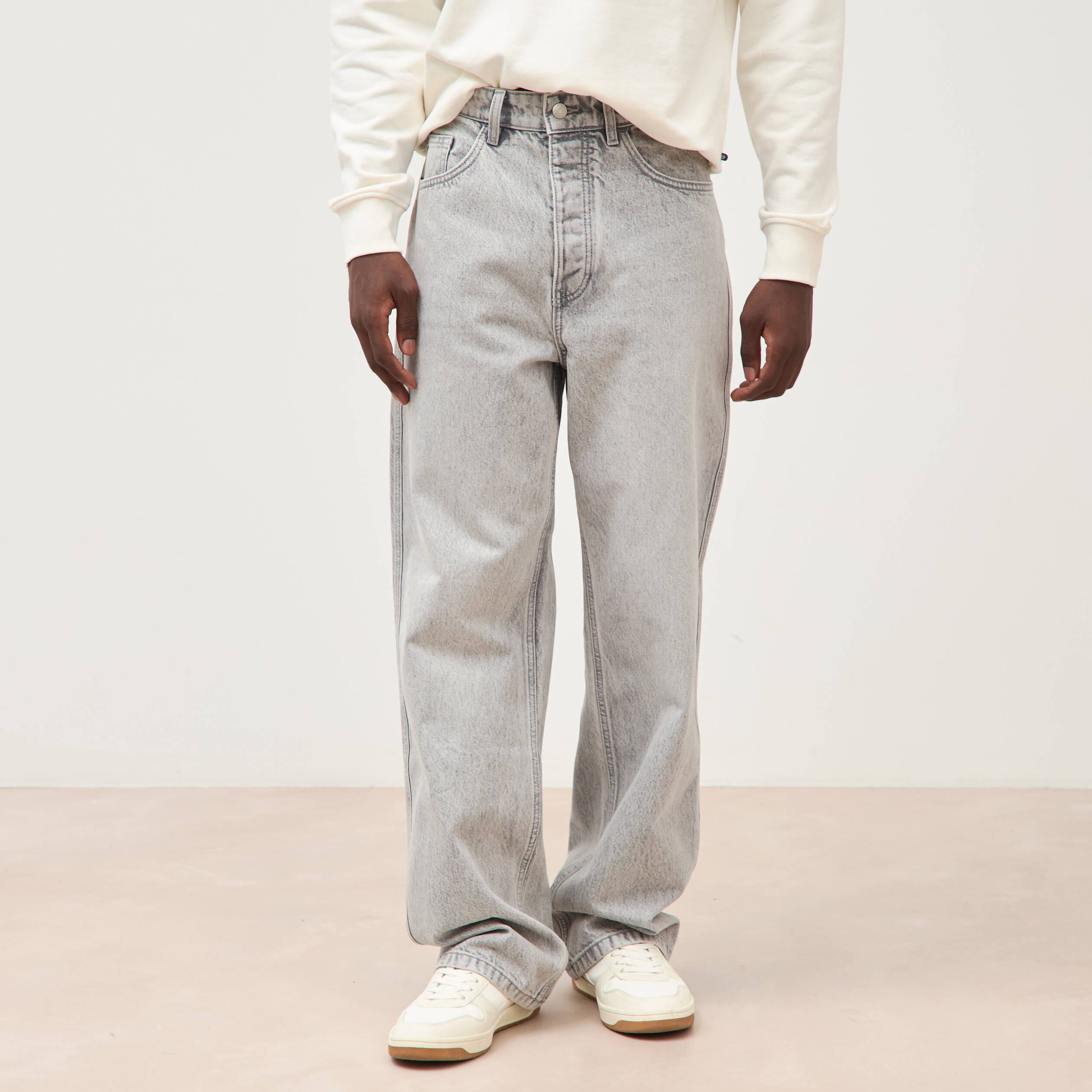 Jeans loose longueur 34 en coton denim gris clair homme