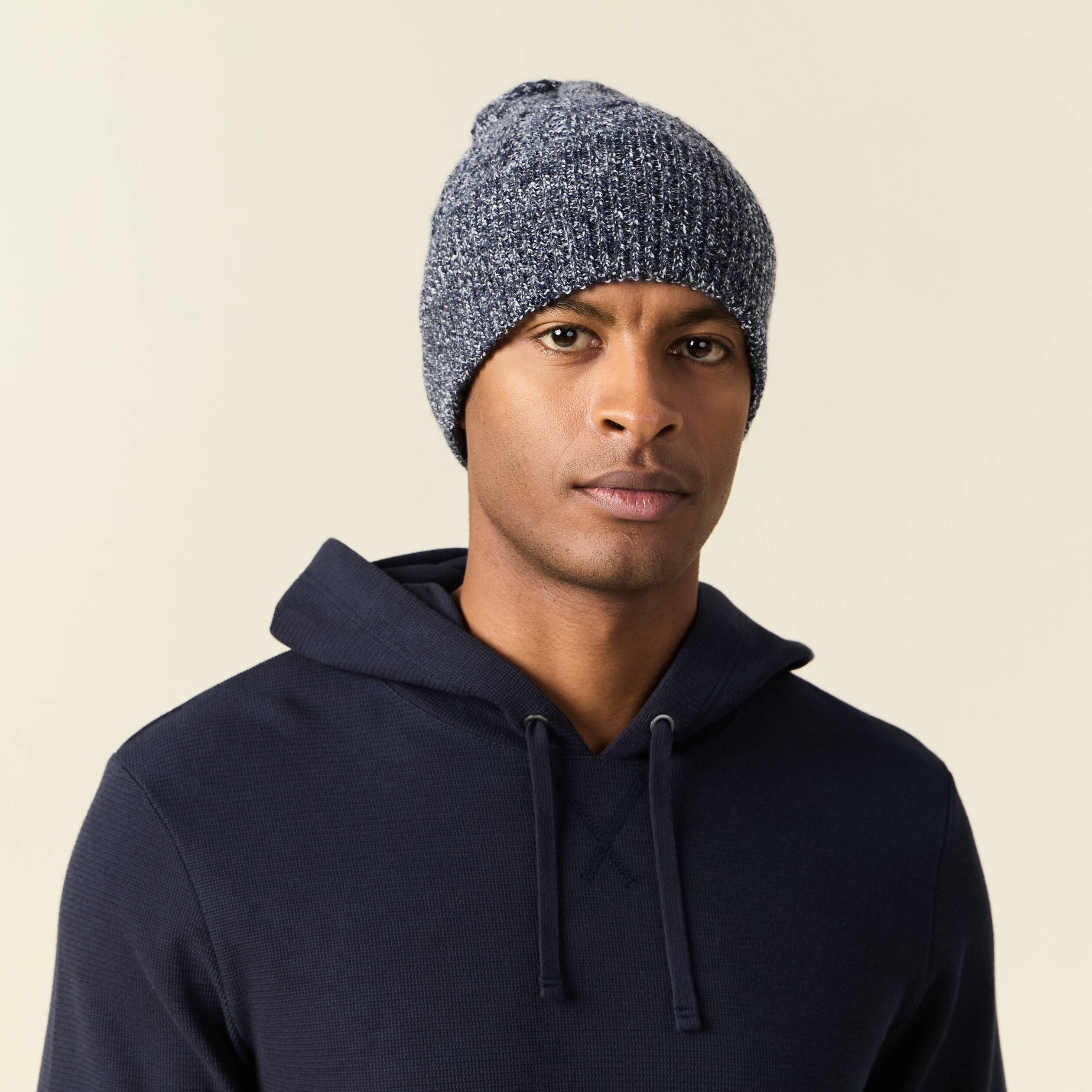 bonnet tricote bleu marine homme Bonnet tricoté bleu marine homme