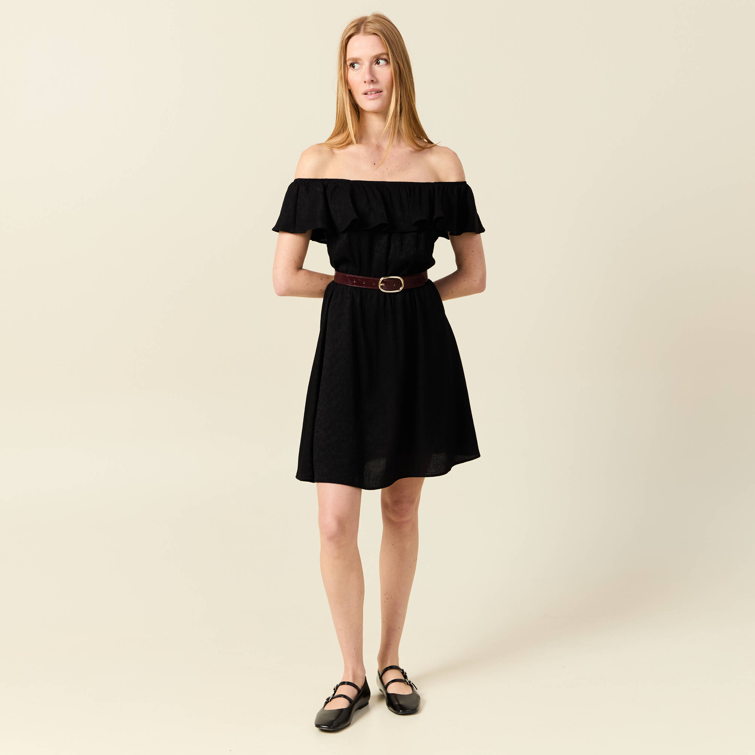 robe col carre manches courtes noir femme Robe col carré manches courtes noir femme