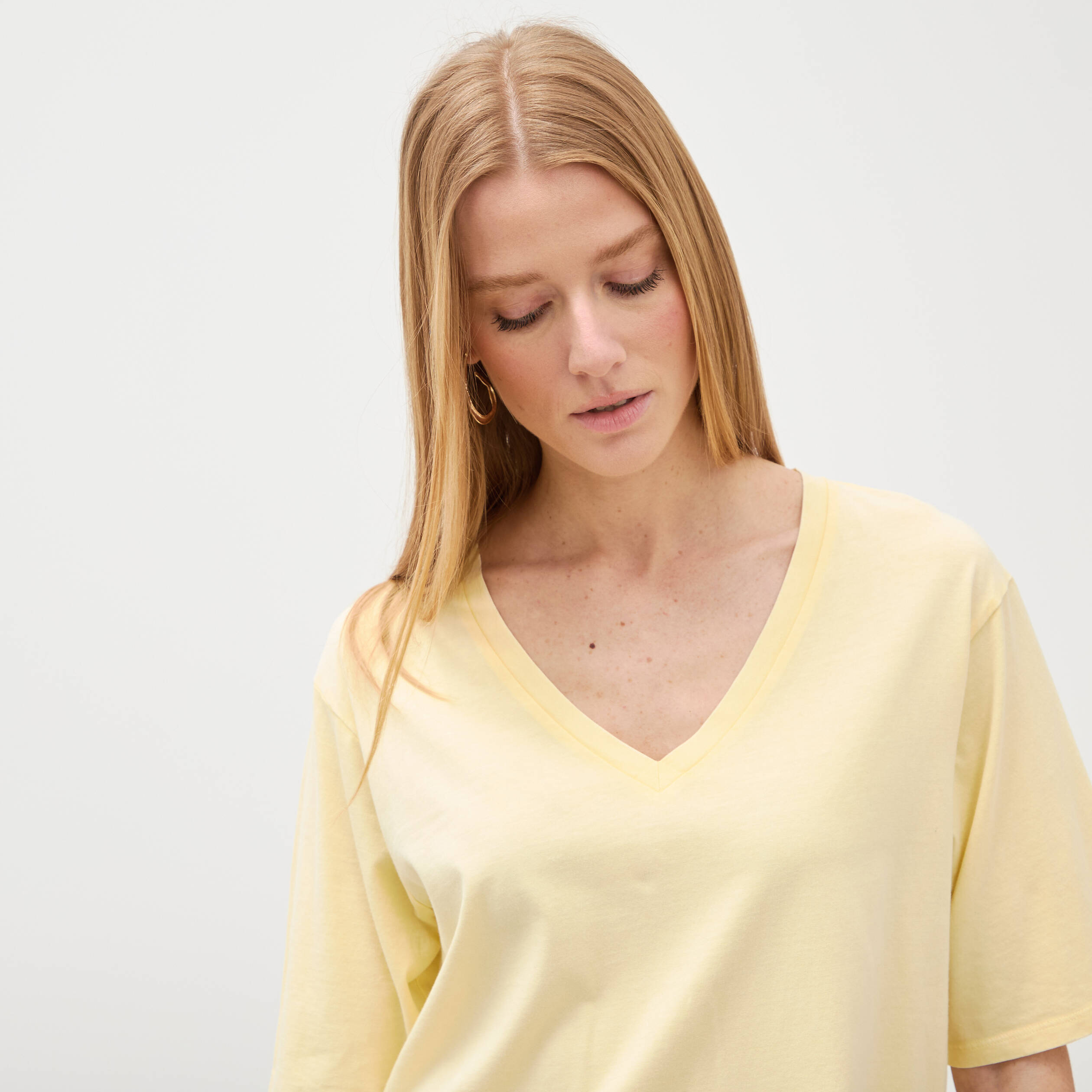 T-shirt col v manches courtes en coton jaune clair femme