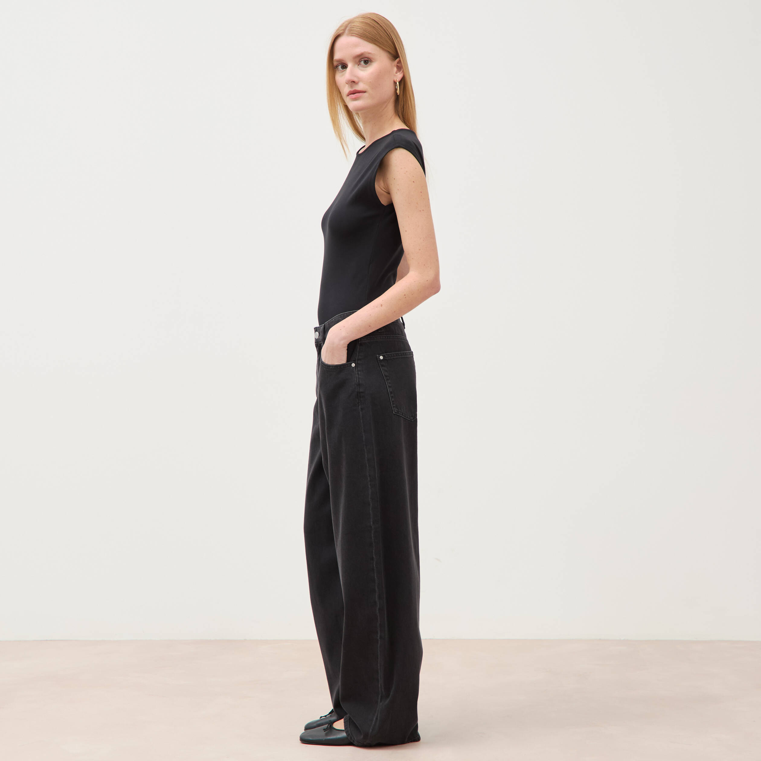 Body ajust&eacute; col rond manches d&eacute;bardeur noir femme