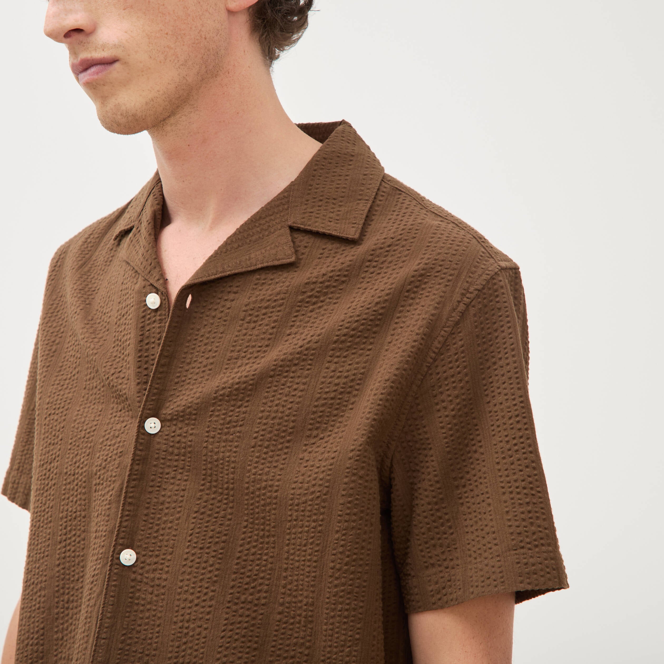 Chemise manches courtes col tailleur taupe homme