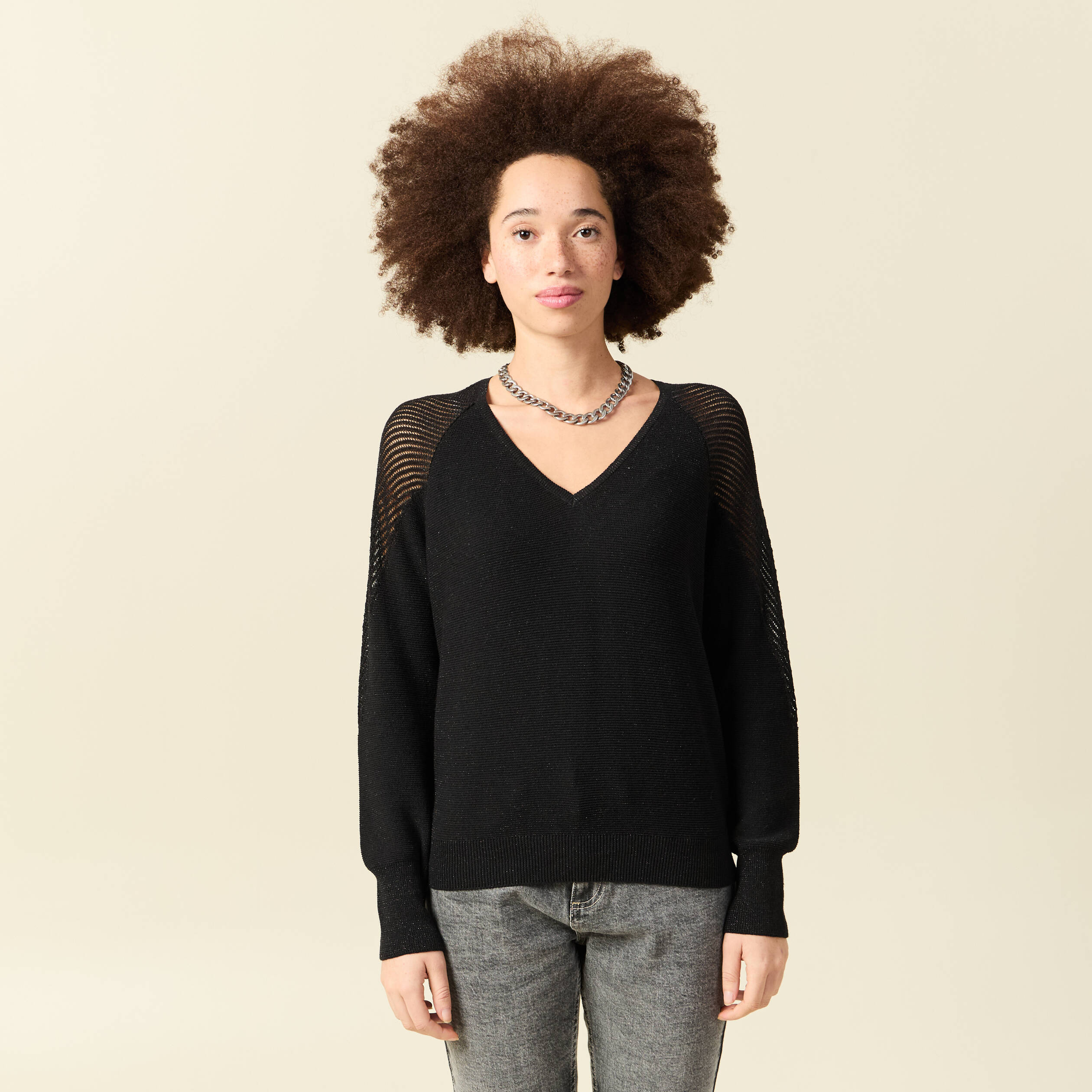 Pull ajour&eacute; col V manches longues noir femme