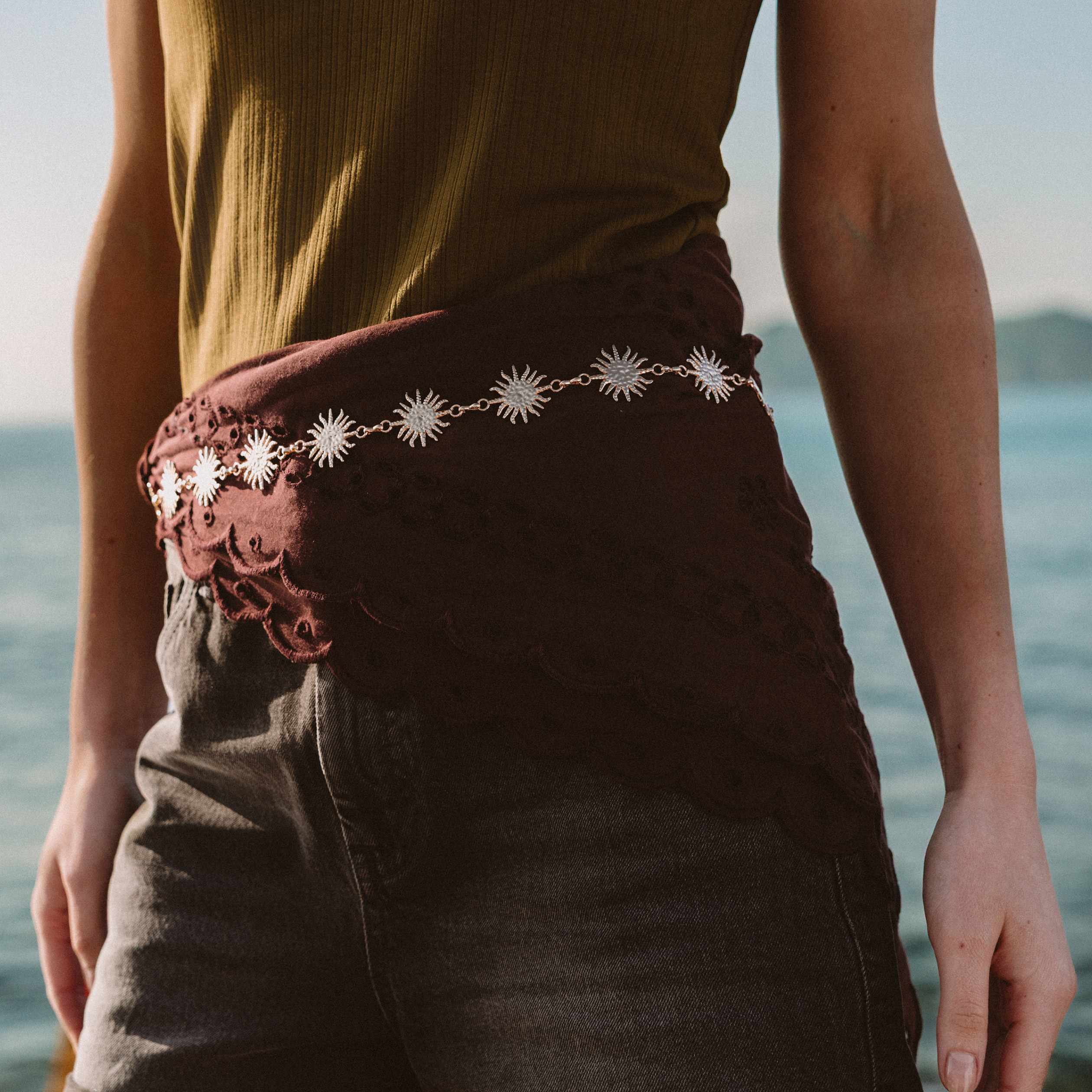 Ceinture fine avec cha&icirc;ne couleur or femme