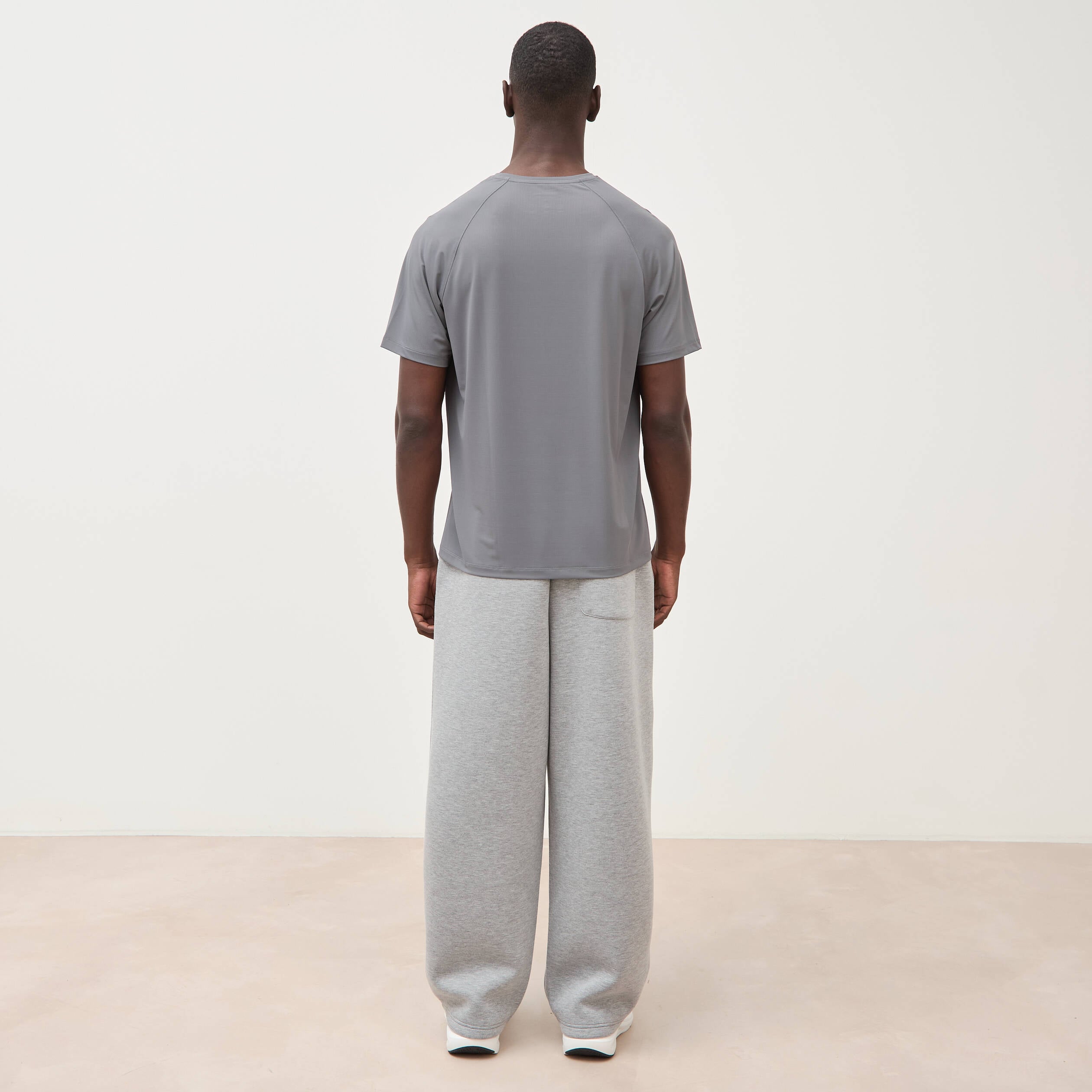 T-shirt col rond manches courtes gris fonc&eacute; homme