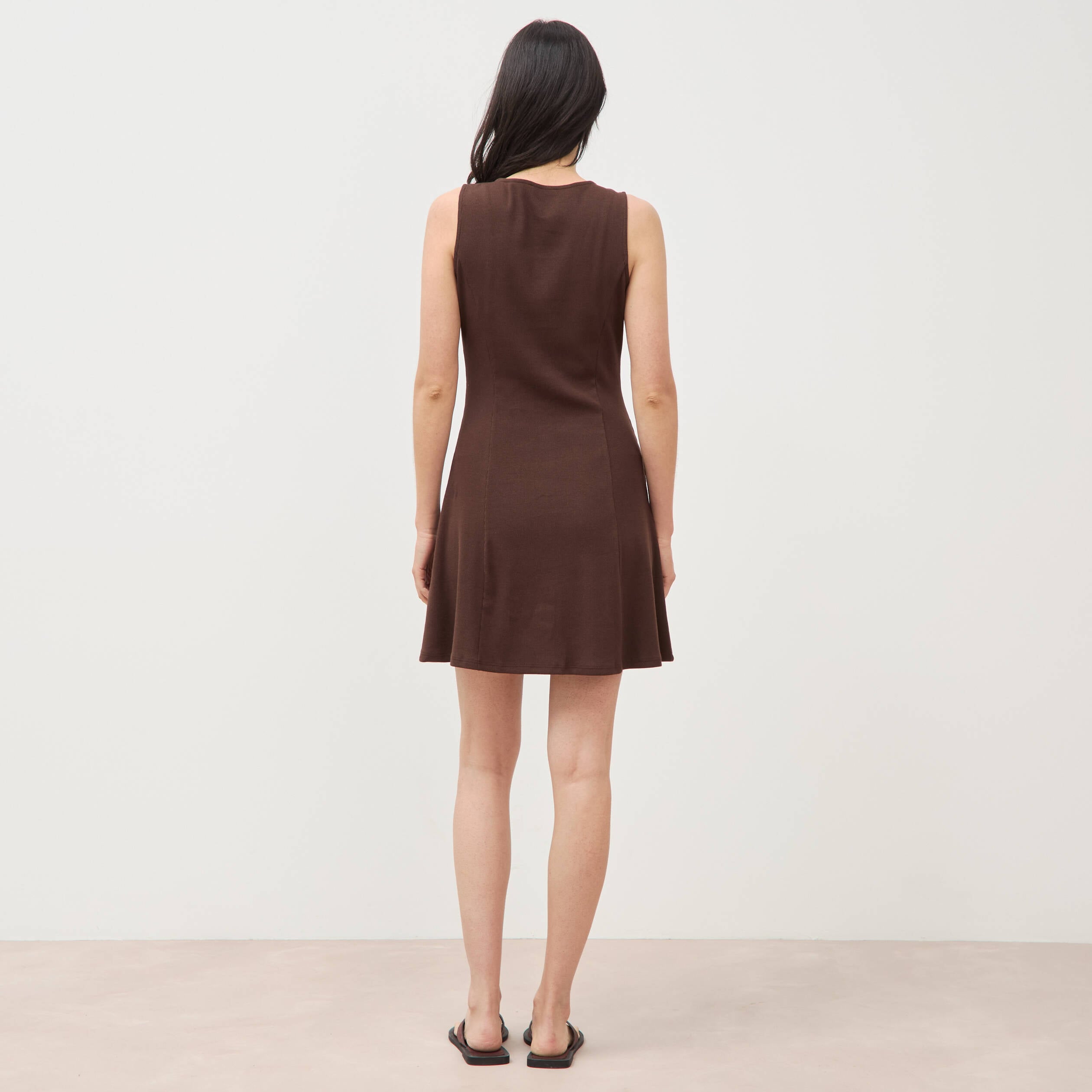 Robe sans manches en maille col rond marron fonc&eacute; femme