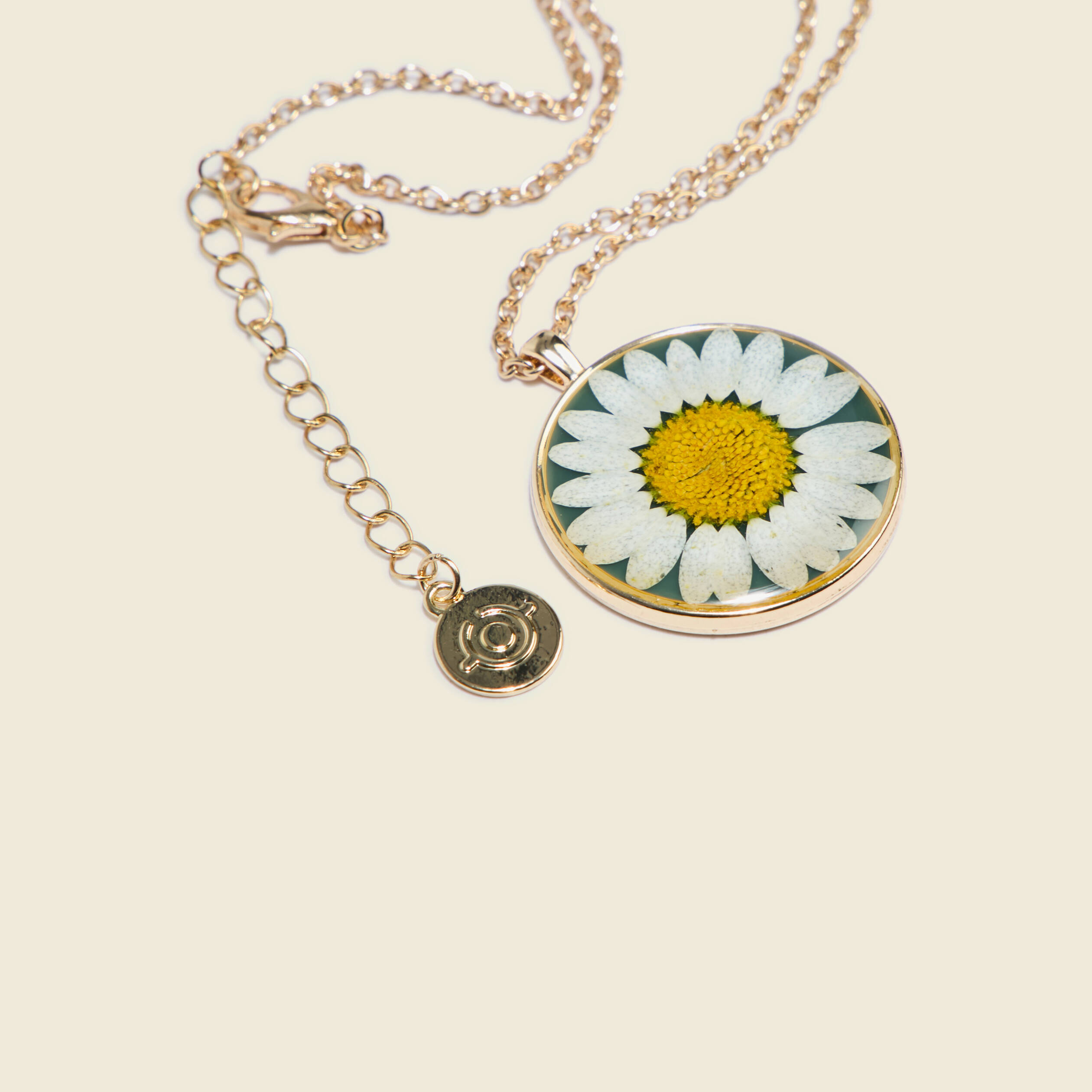 collier avec pendentif vert pastel femme Collier avec pendentif vert pastel femme