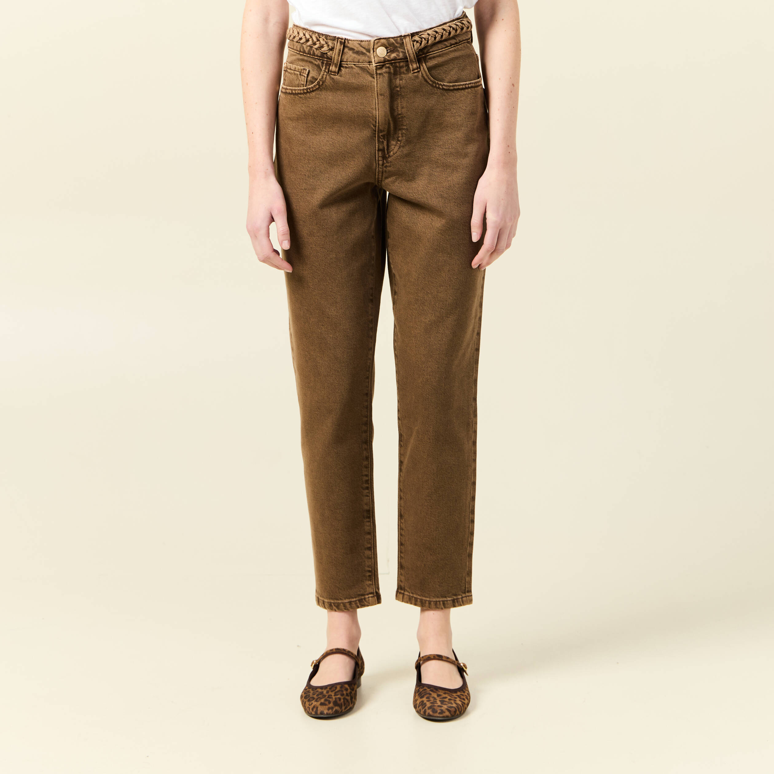 Jeans mom 7/8&egrave;me marron fonc&eacute; femme