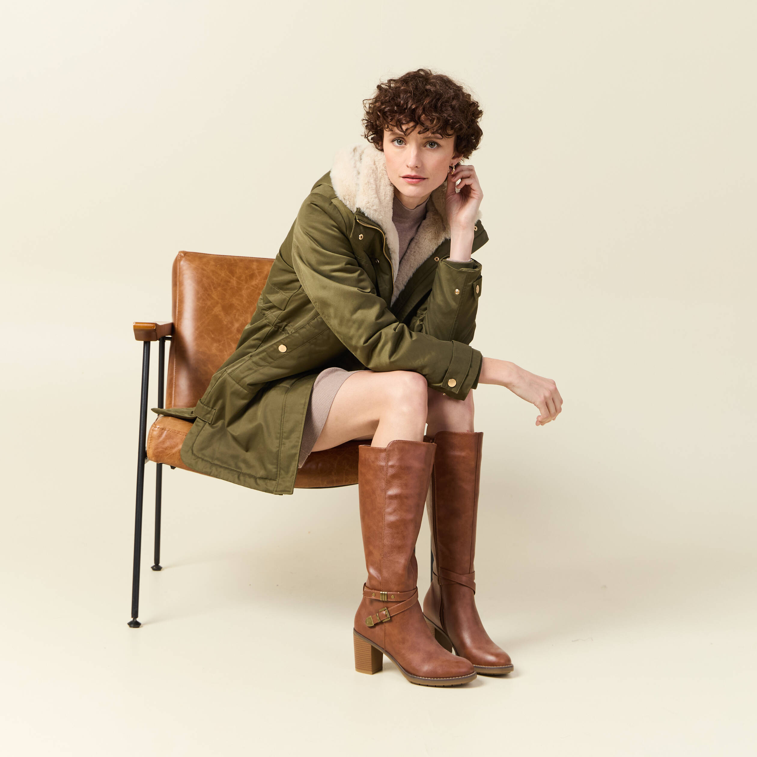 parka droite a capuche vert kaki femme Parka droite à capuche vert kaki femme