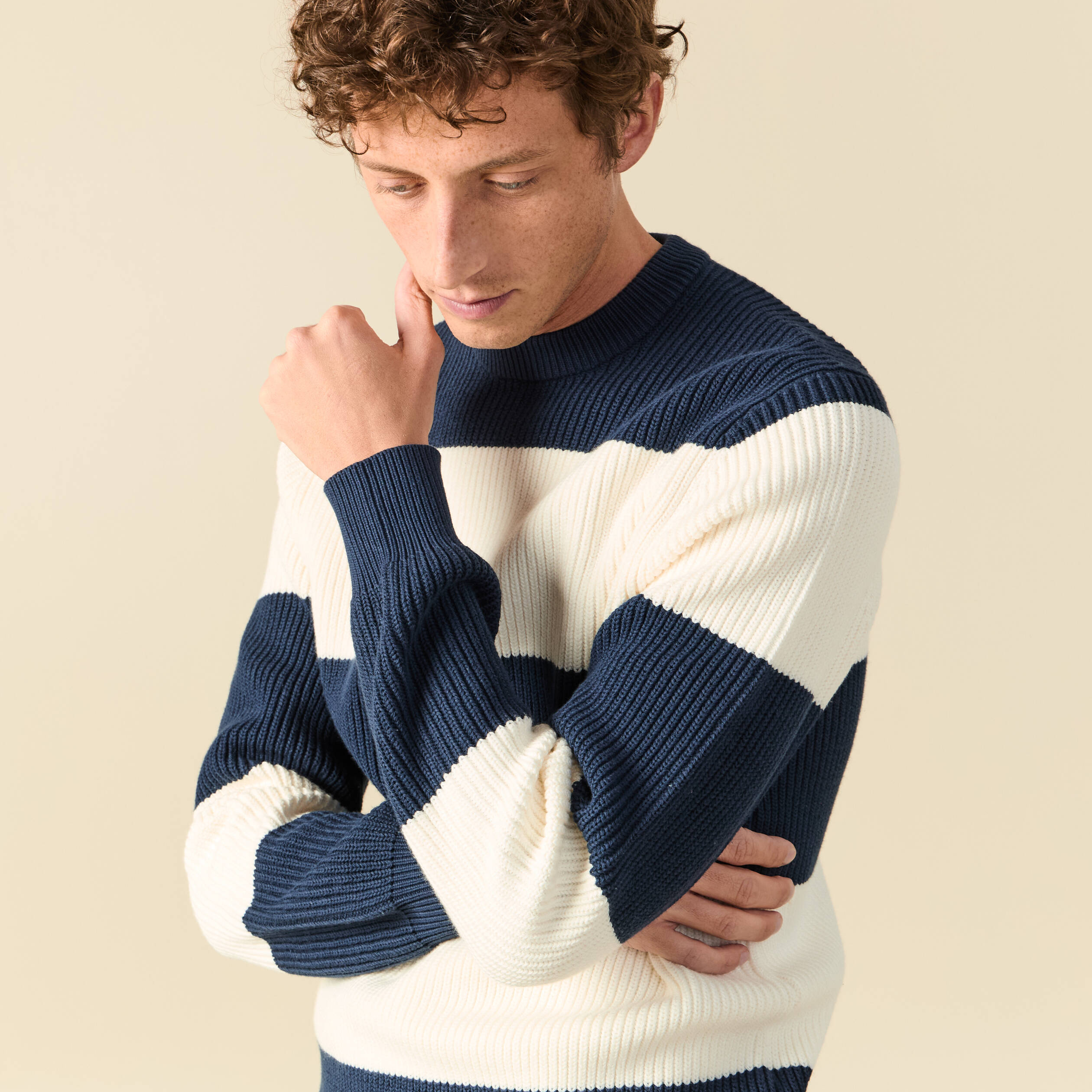 Pull fin ray&eacute; manches longues col rond bleu marine homme