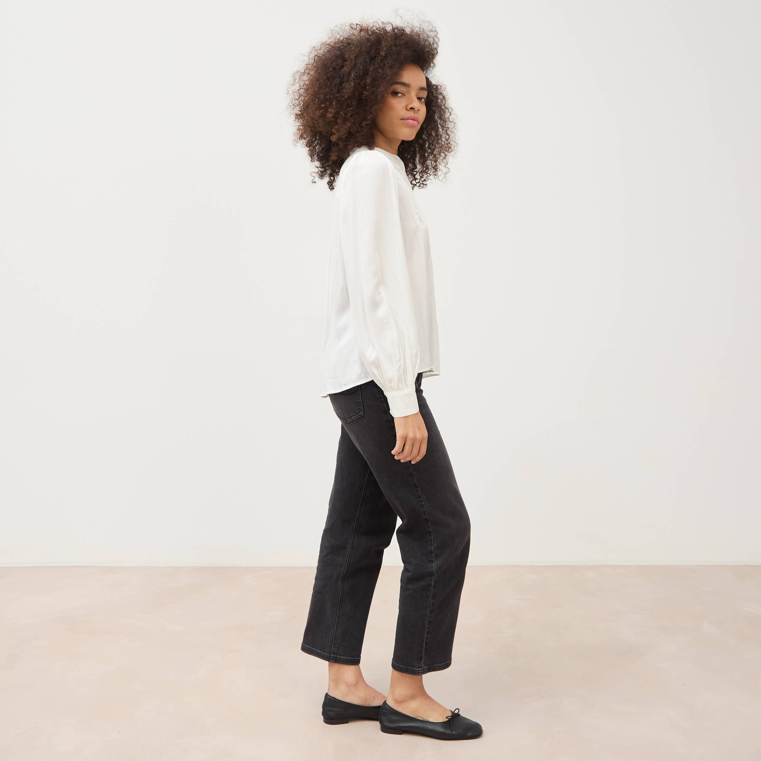 Blouse ajour&eacute;e col rond manches longues ecru femme