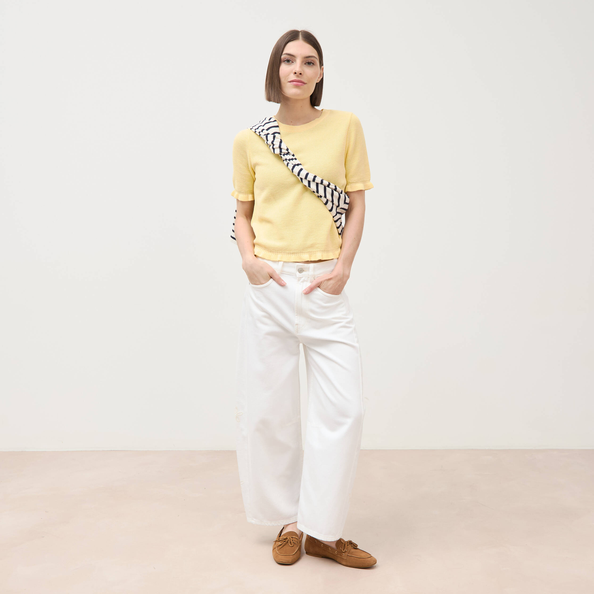 Pull droit col rond manches courtes jaune clair femme