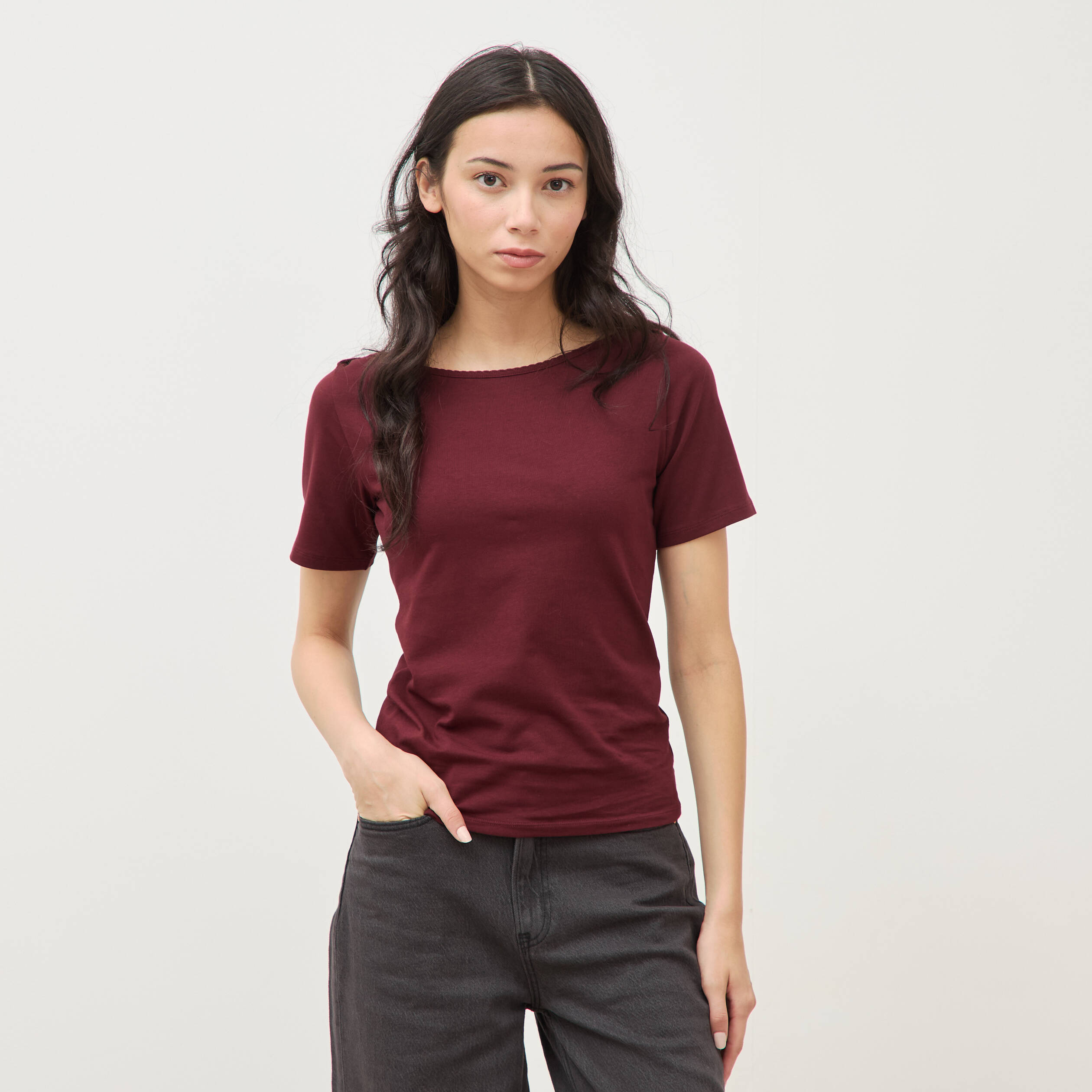 T-shirt ajust&eacute; manches courtes bordeaux femme