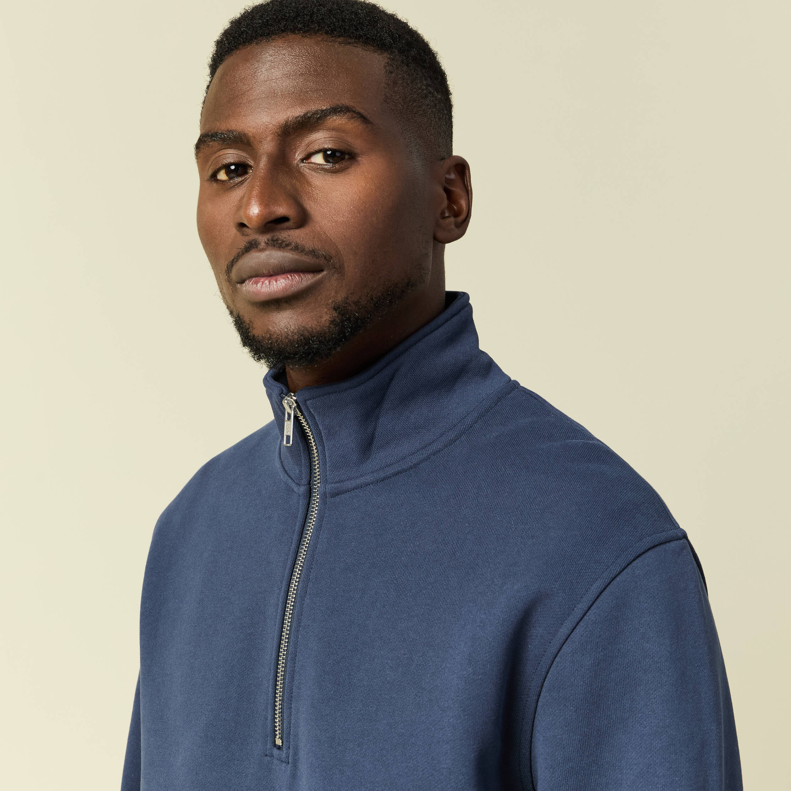 Sweat col montant manches longues bleu marine homme