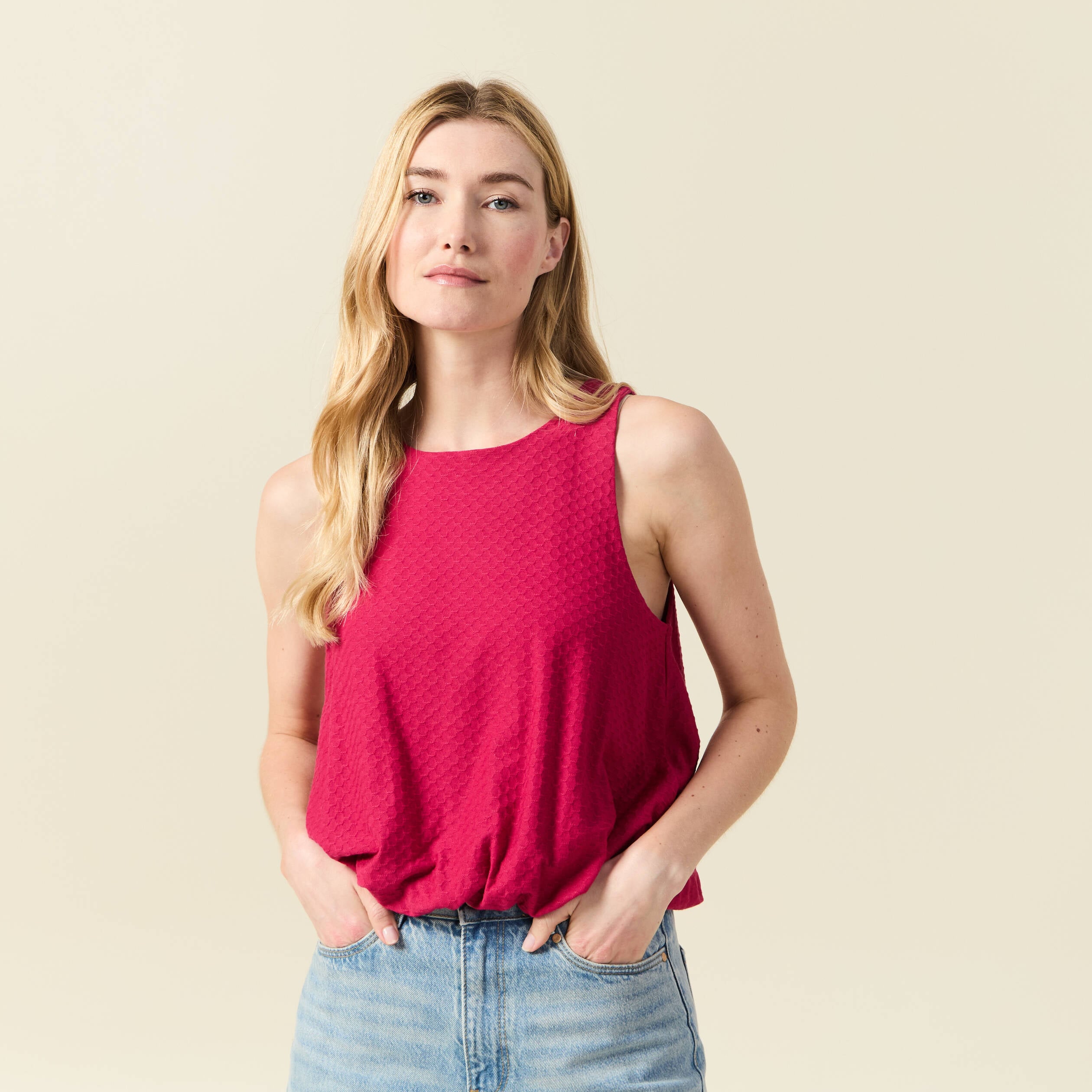 D&eacute;bardeur sans manches rose framboise femme