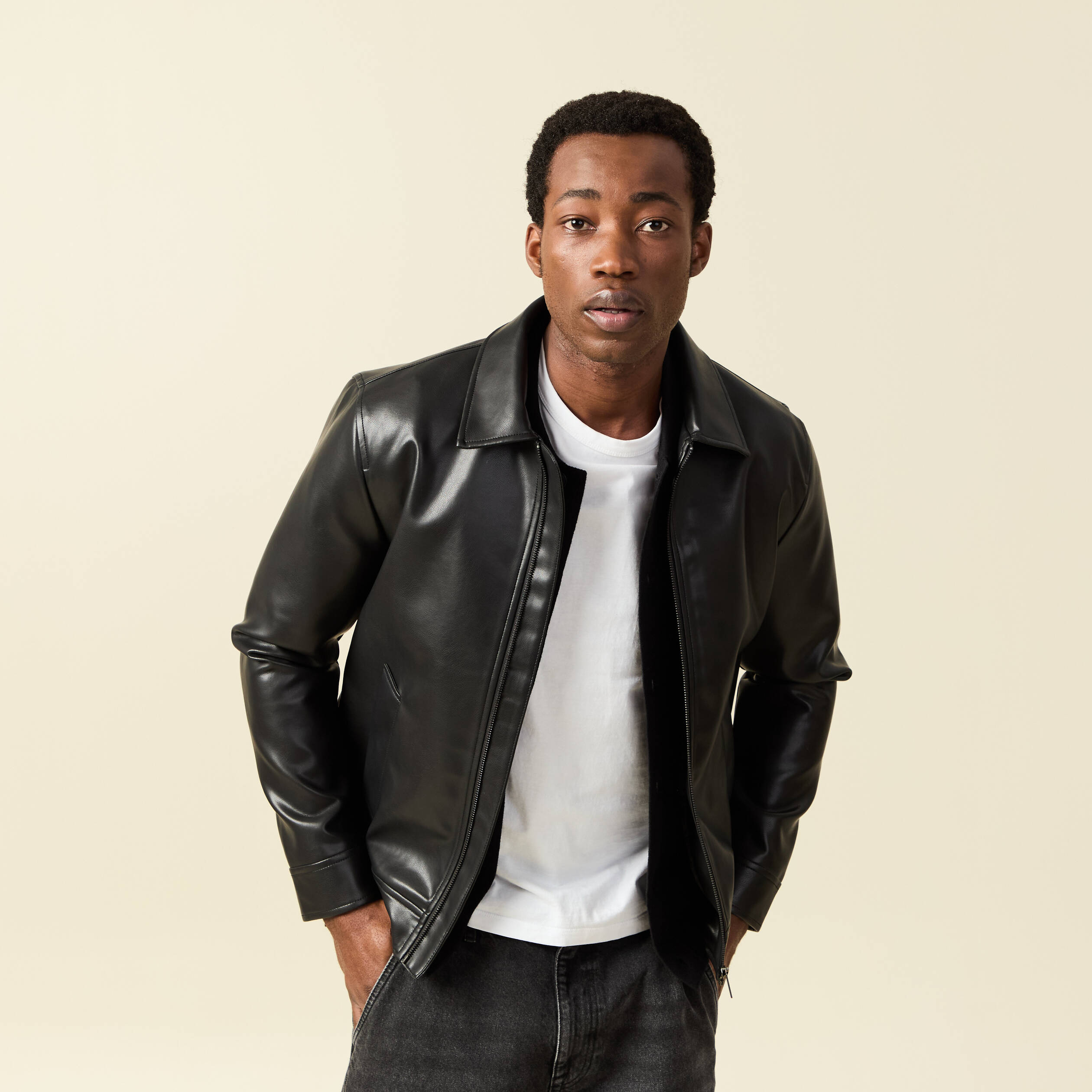 Blouson droit court manches longues noir homme