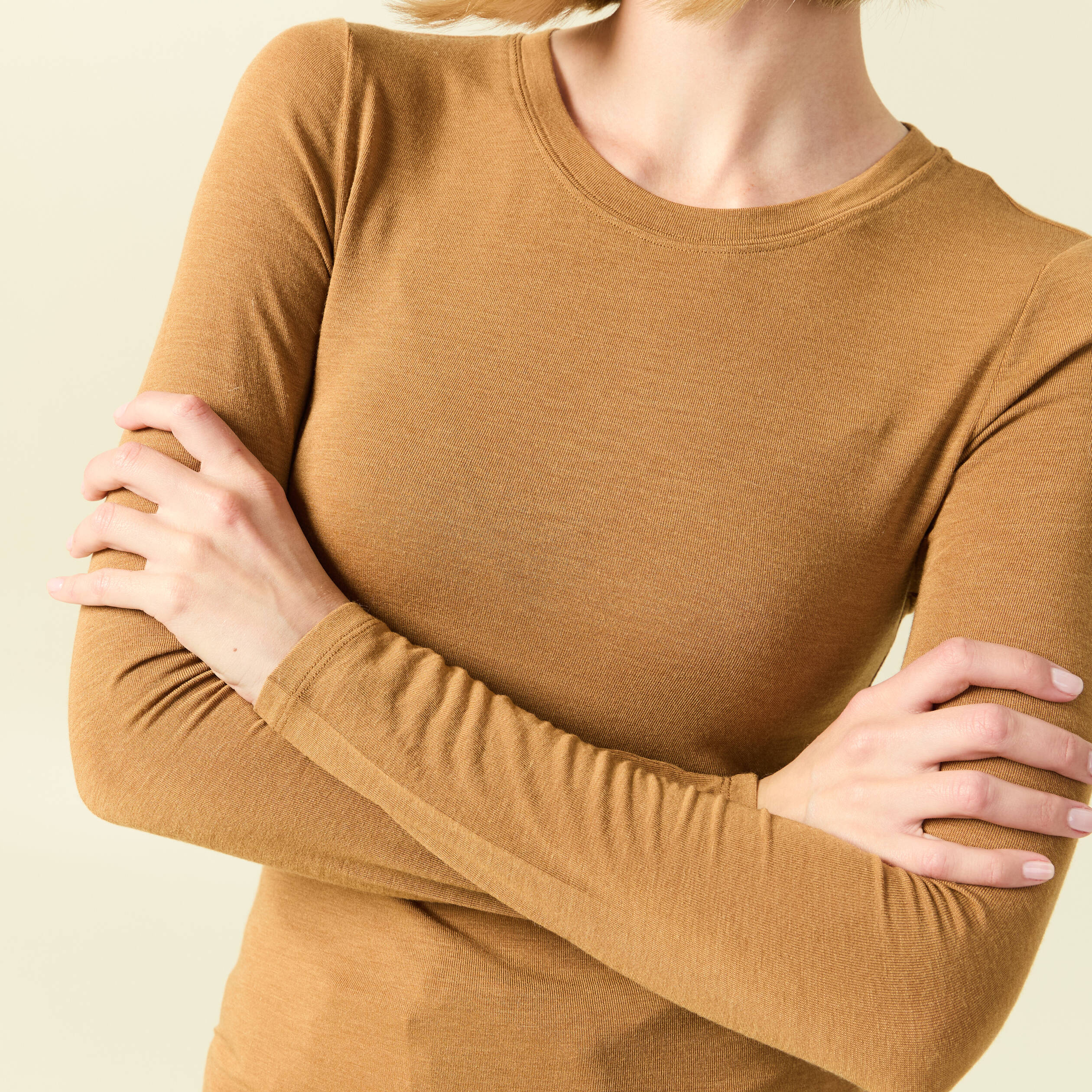 T-shirt cintr&eacute; manches longues col rond marron clair femme
