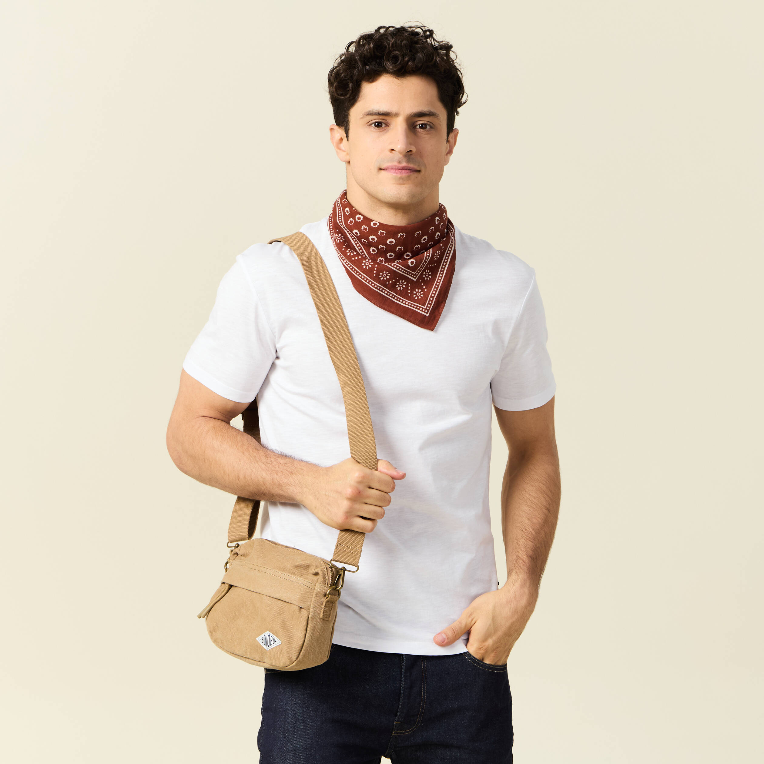 T-shirt ajust&eacute; col rond manches courtes blanc homme