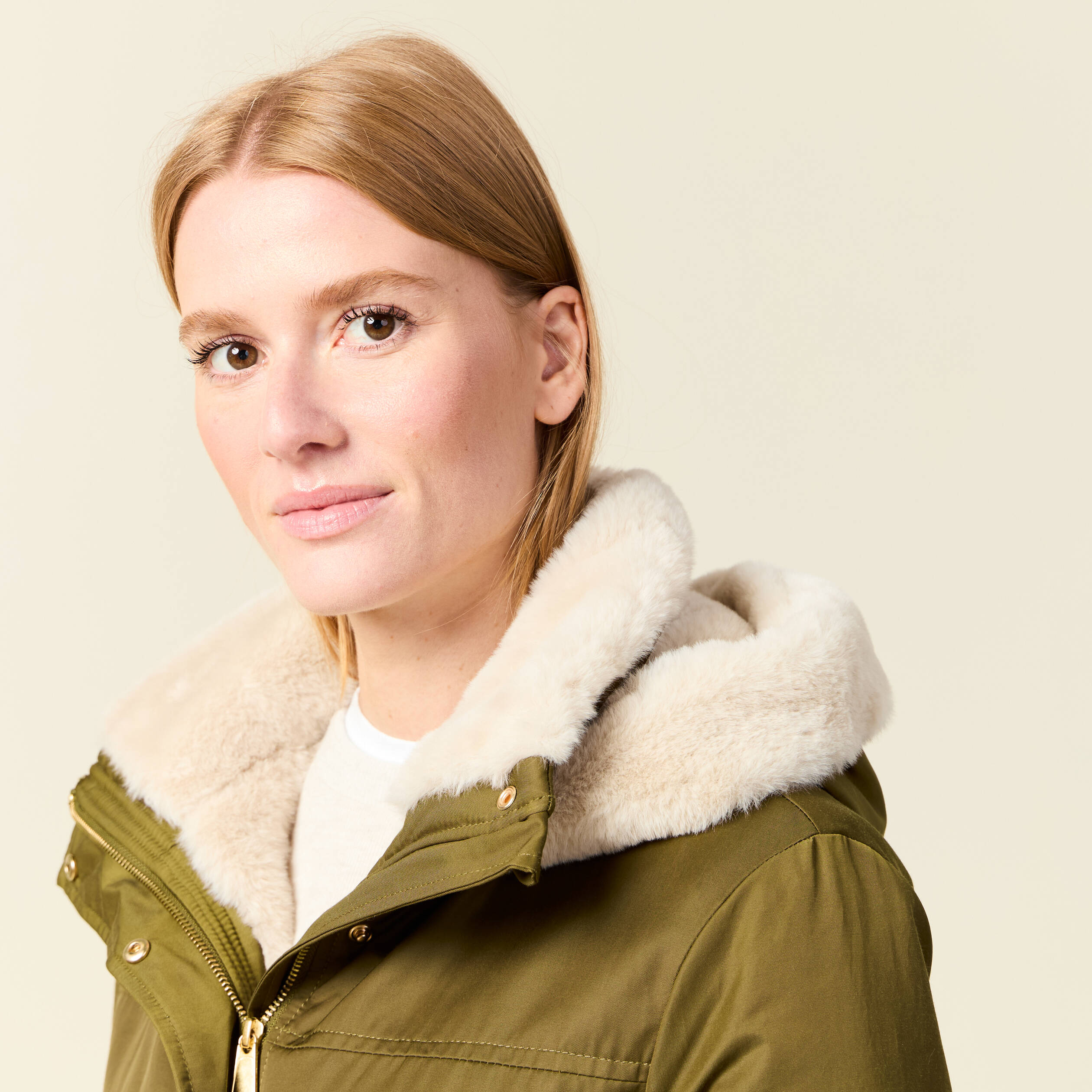 Parka droite &agrave; capuche vert kaki femme