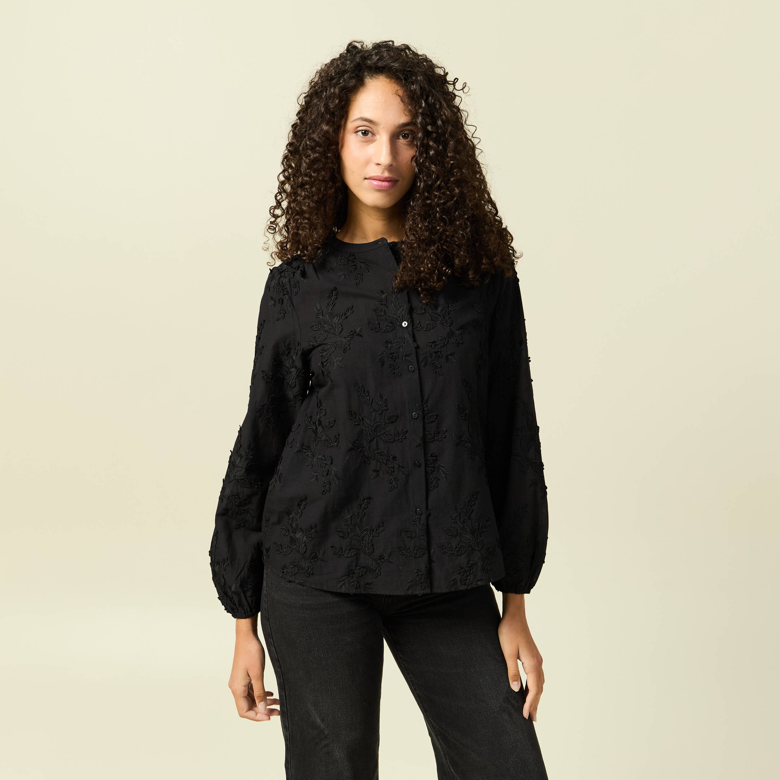 Chemise manches longues broderie coton noir femme