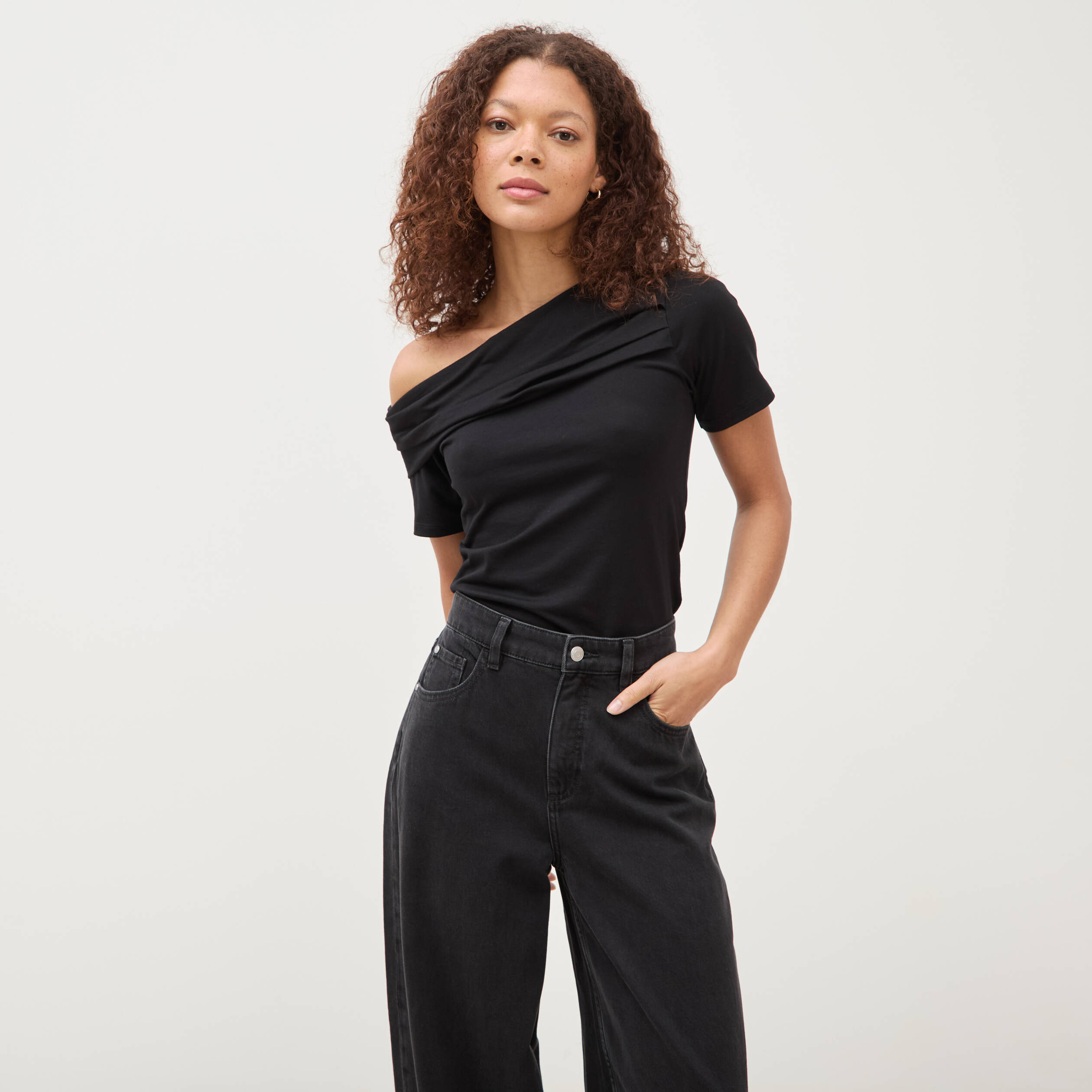 T-shirt ajust&eacute; manches courtes noir femme