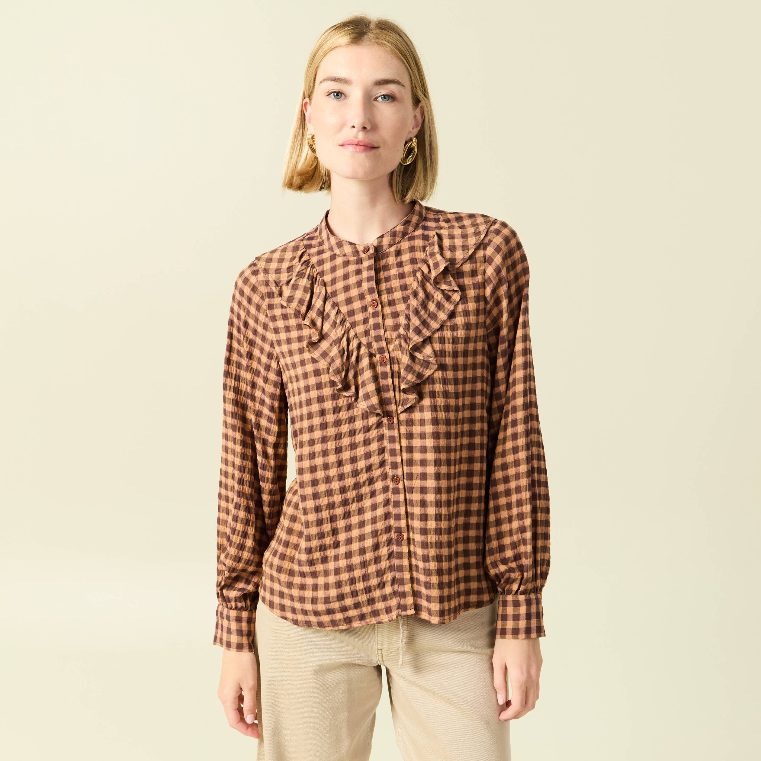 Chemise &agrave; volants manches longues marron fonc&eacute; femme