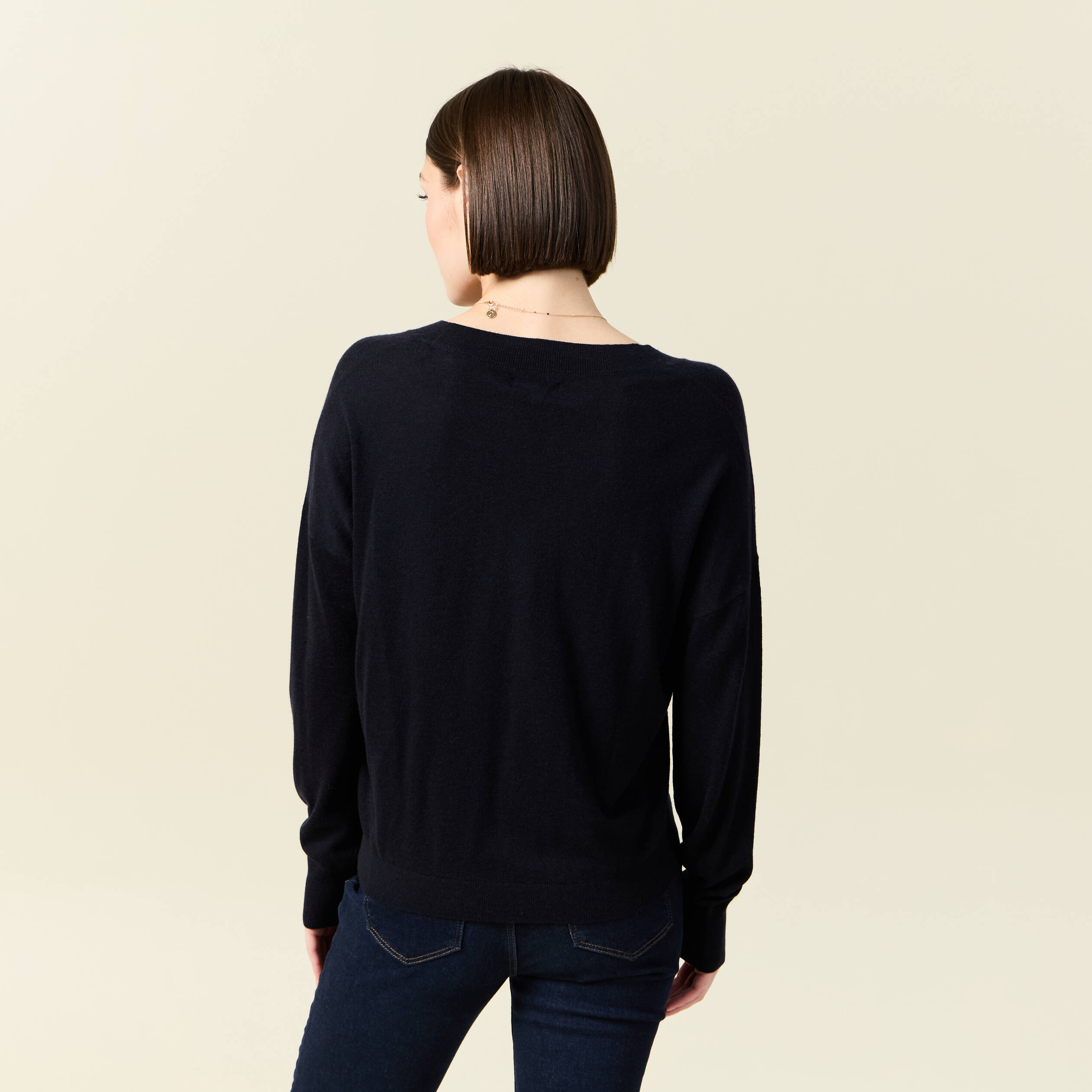 pull fin col v manches longues bleu fonce femme Pull fin col V manches longues bleu foncé femme