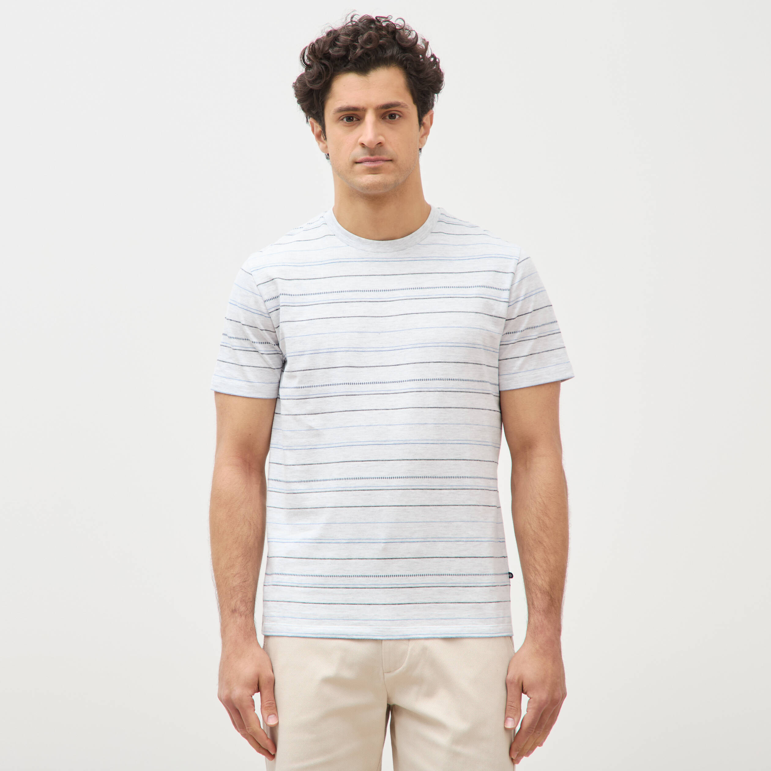 T-shirt cintr&eacute; col rond manches courtes ecru homme