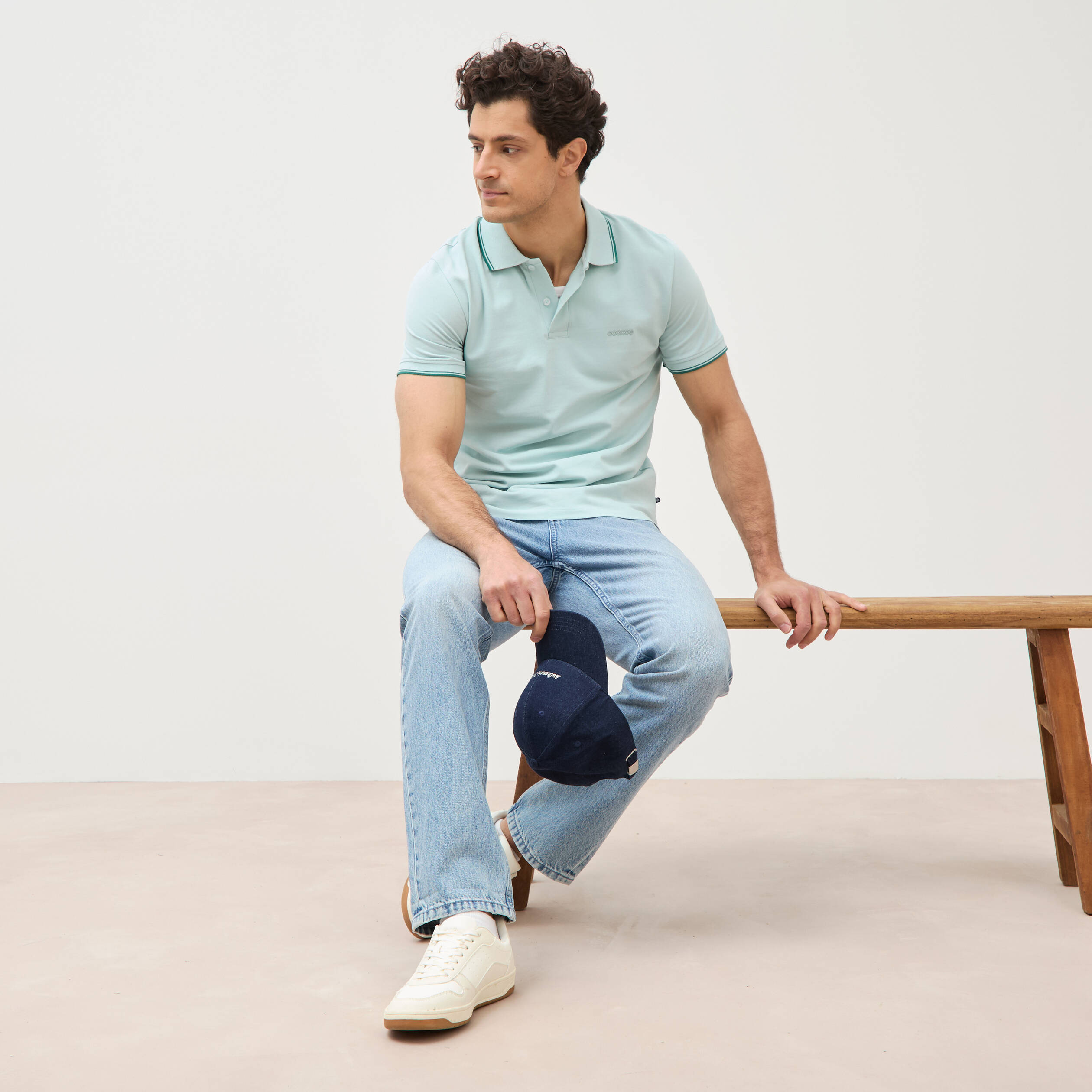 Polo cintr&eacute; en coton manches courtes bleu gris homme